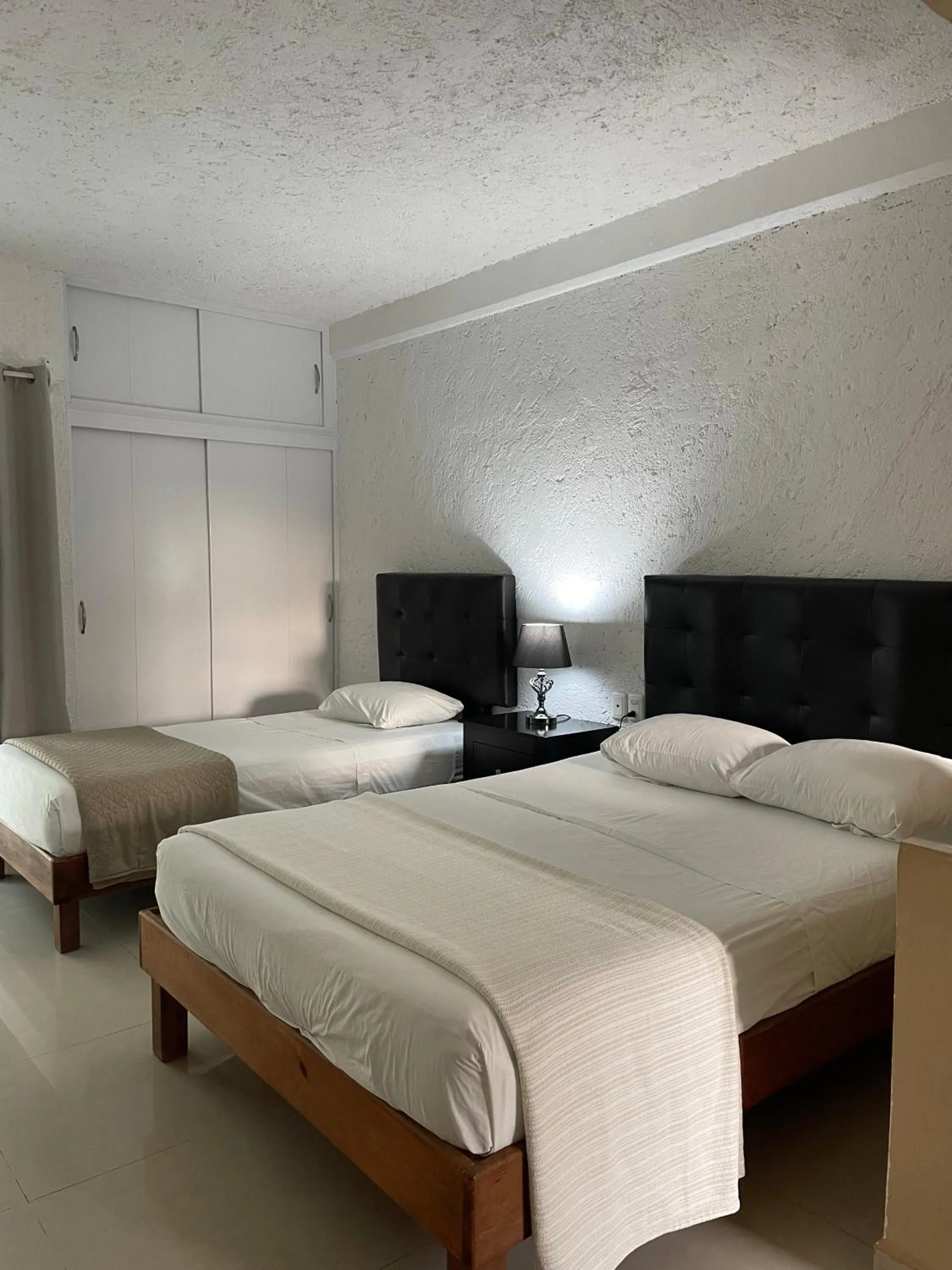 Bed in Hotel Dos Mundos, Isla Cozumel