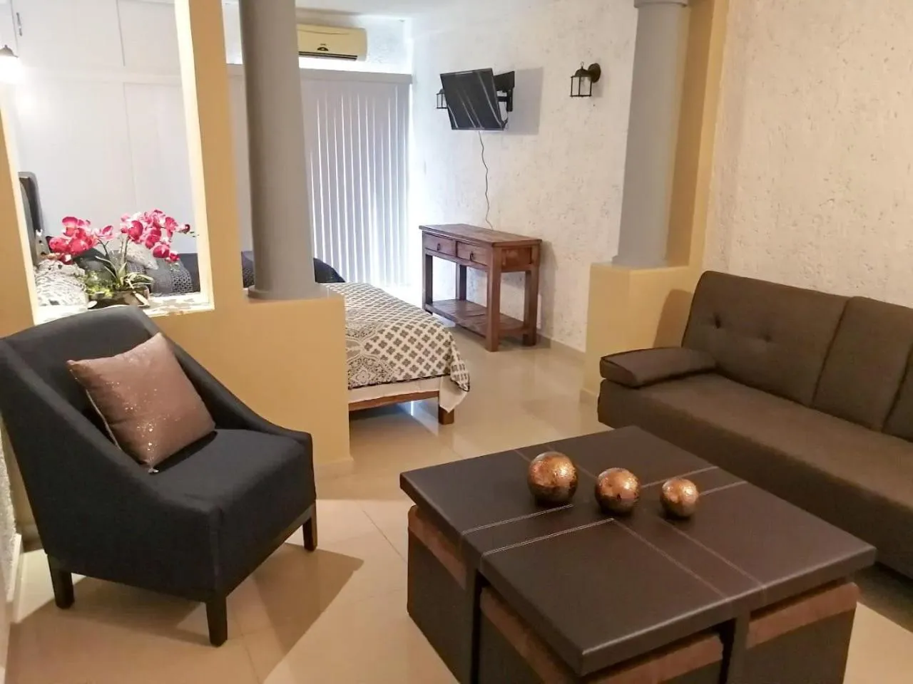 Bed in Hotel Dos Mundos, Isla Cozumel