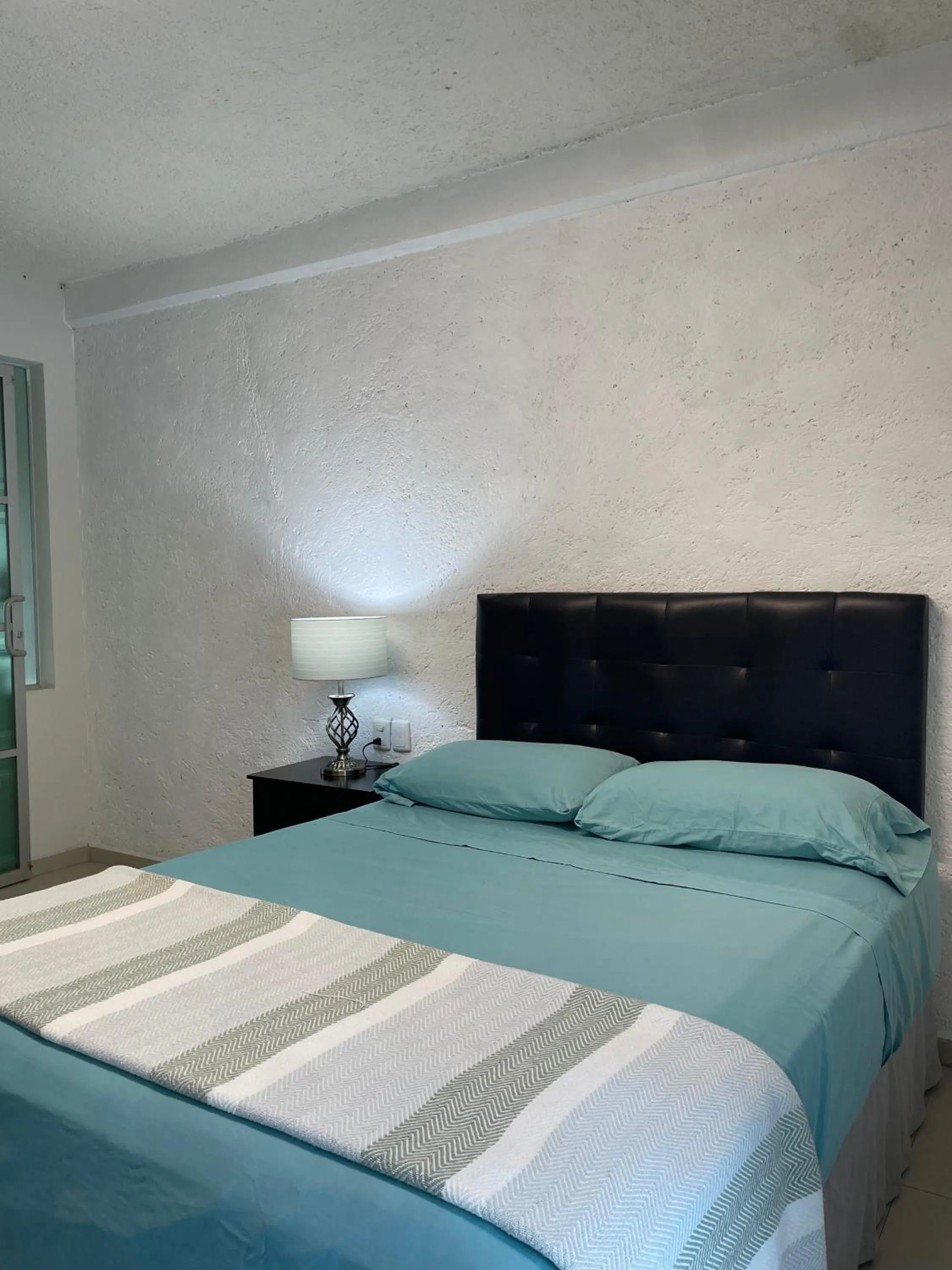 Bed in Hotel Dos Mundos, Isla Cozumel