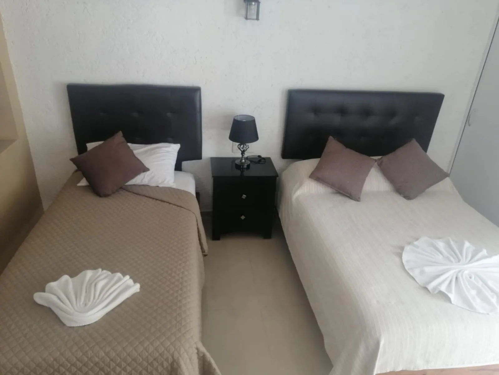 Bed in Hotel Dos Mundos, Isla Cozumel