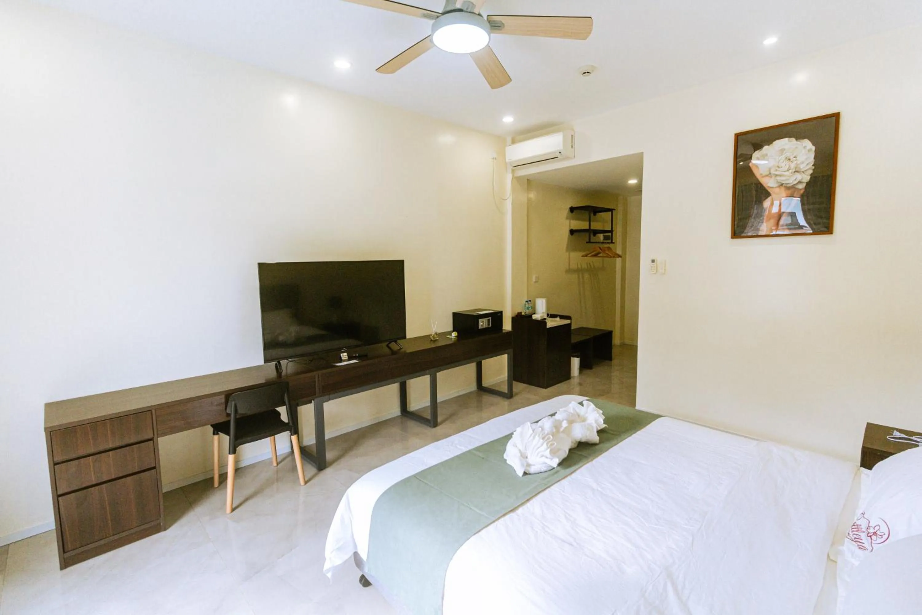 Bed in Bohol Cattleya Resort