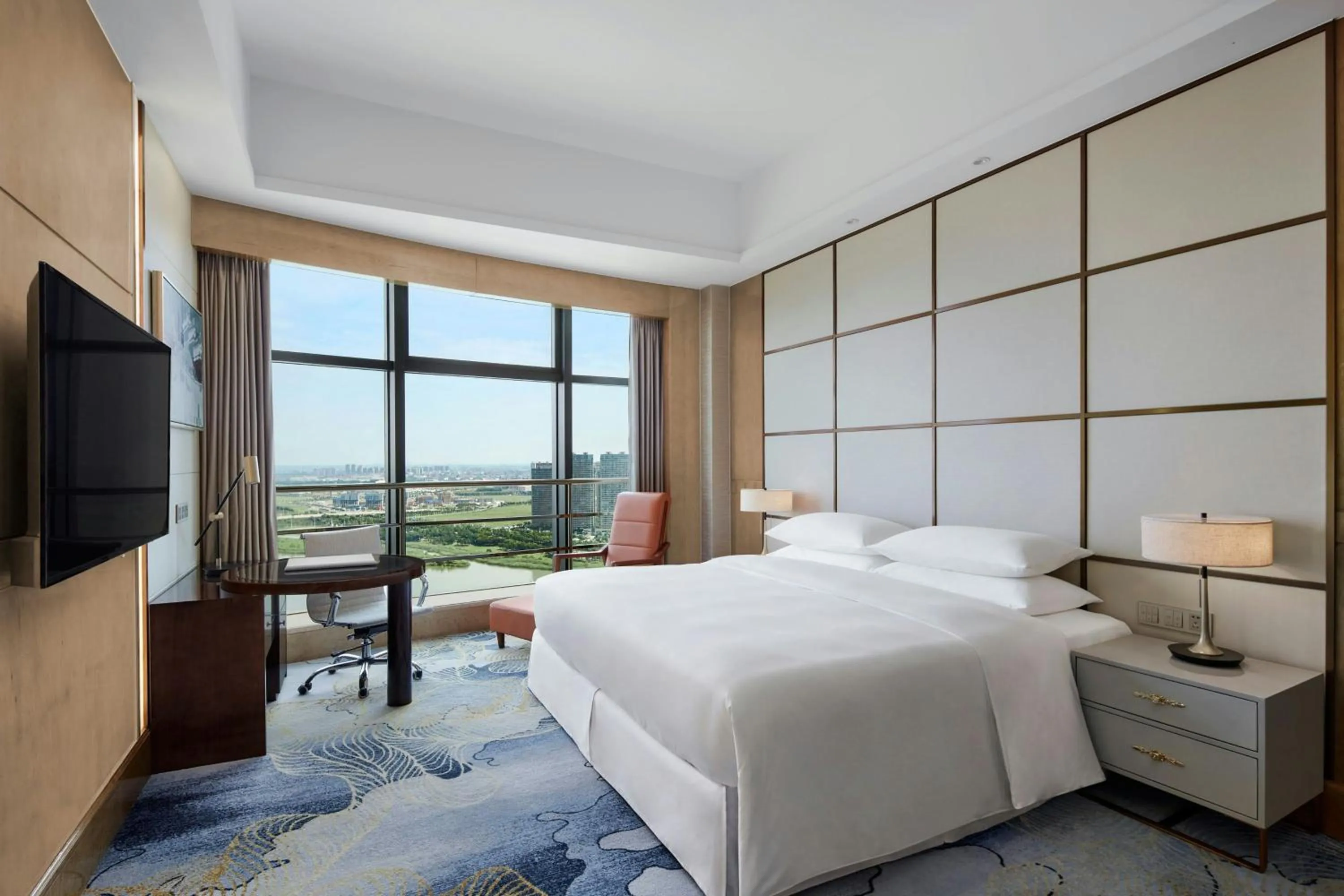 Photo of the whole room, Bed in Sheraton Shaoxing Shangyu