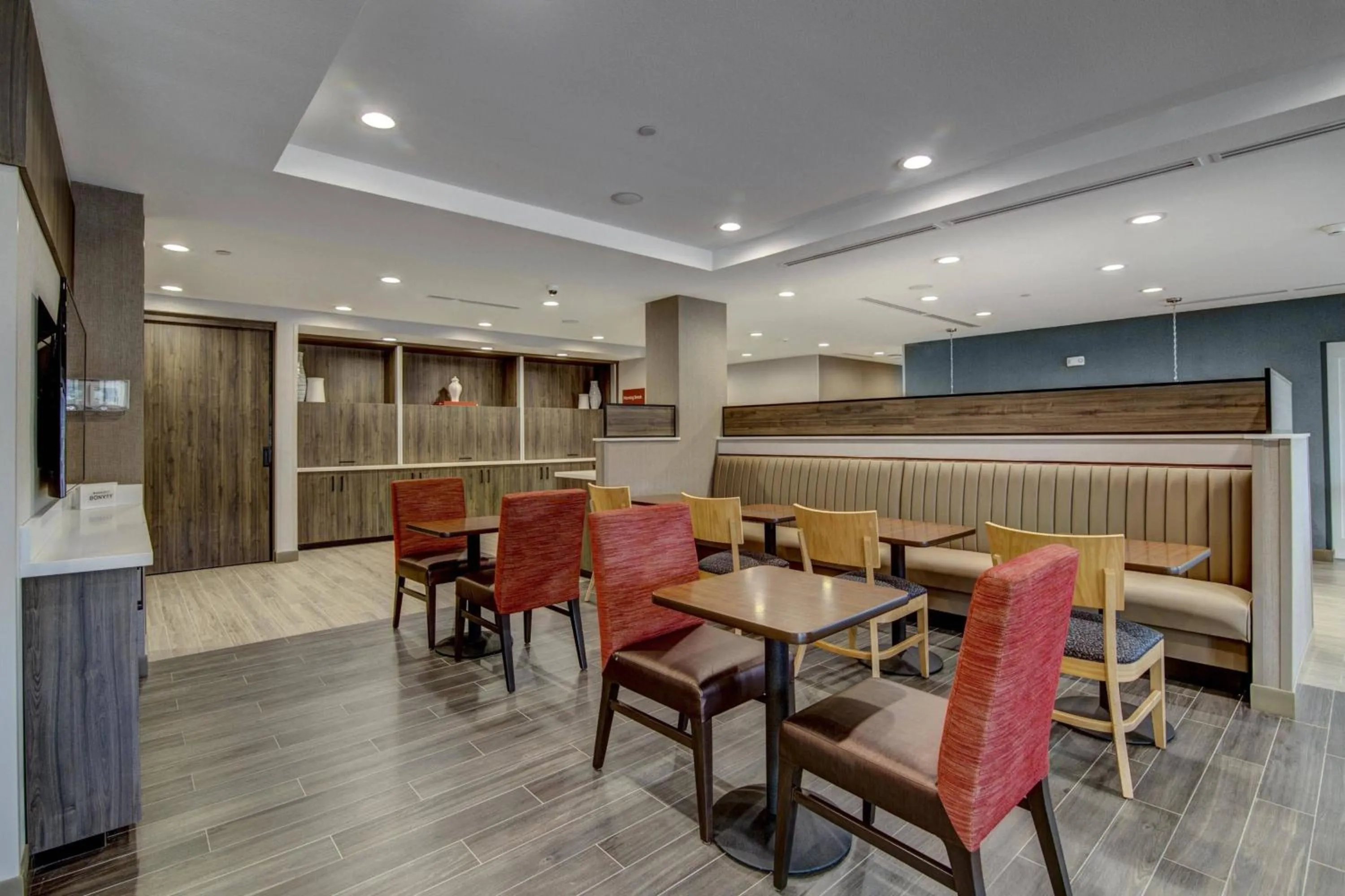 Breakfast in TownePlace Suites by Marriott Houston Hobby Airport