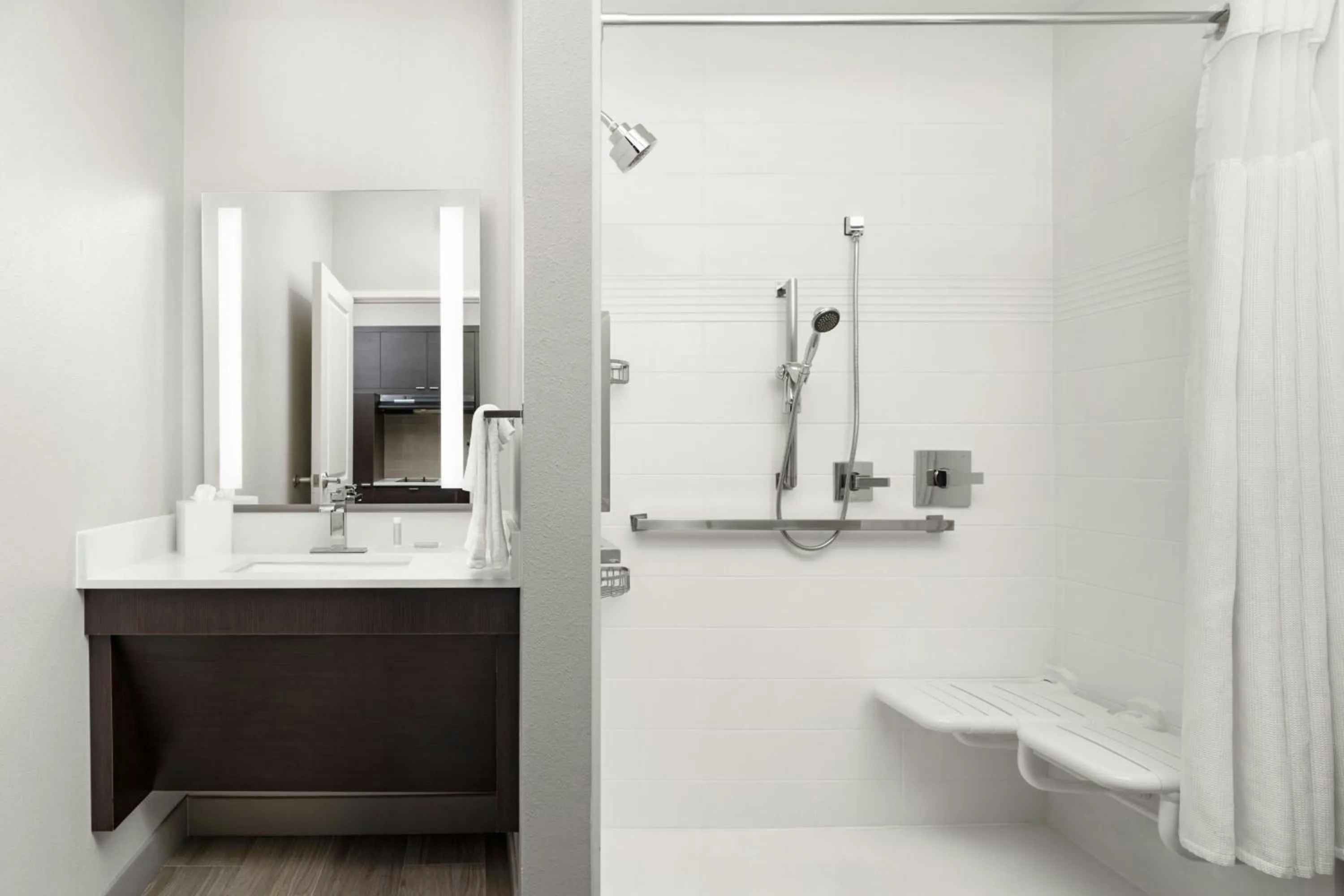 Bathroom in TownePlace Suites by Marriott Houston Hobby Airport