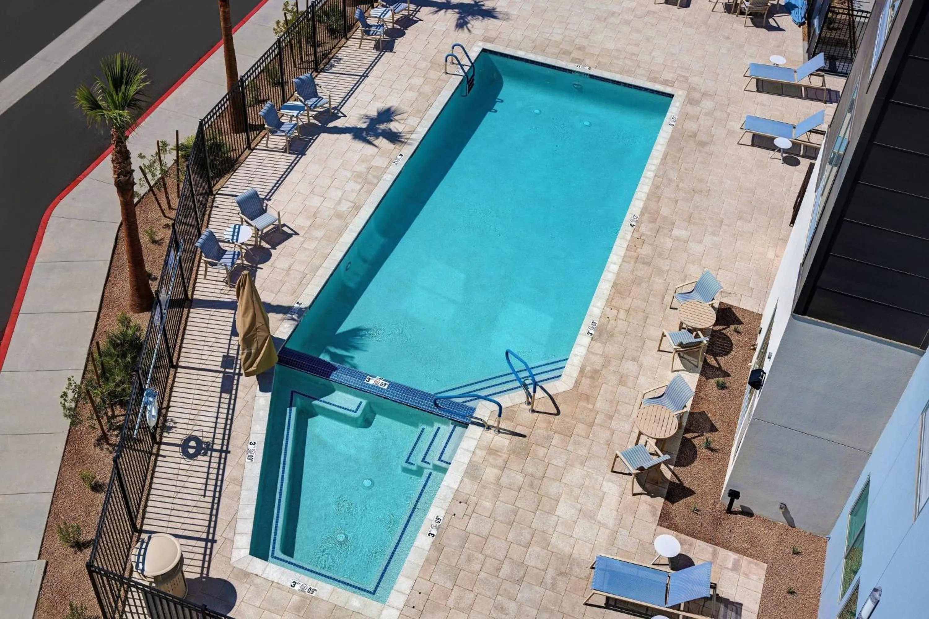 Swimming pool in TownePlace Suites by Marriott Phoenix Glendale Sports & Entertainment District