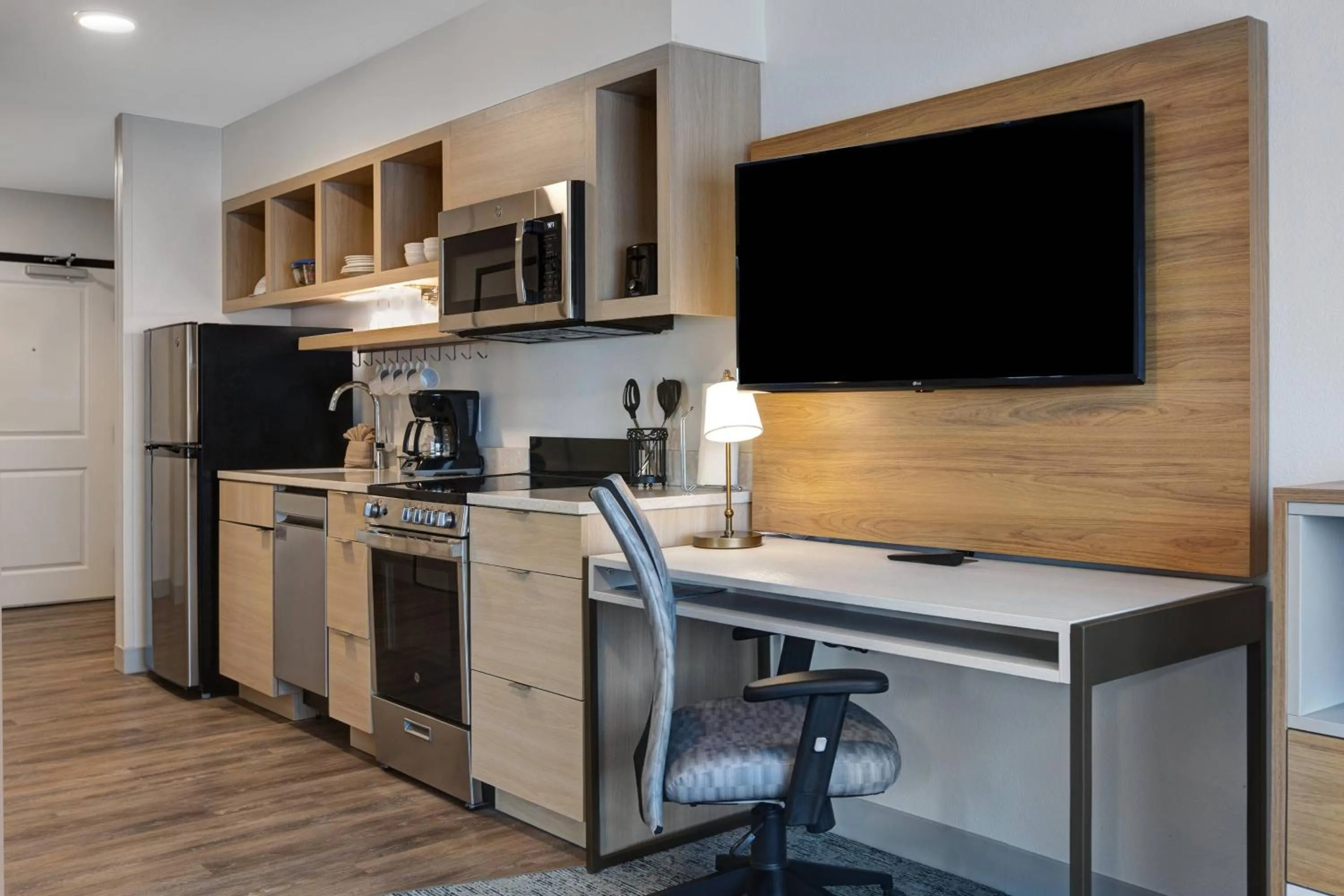 Kitchen or kitchenette in TownePlace Suites by Marriott Phoenix Glendale Sports & Entertainment District