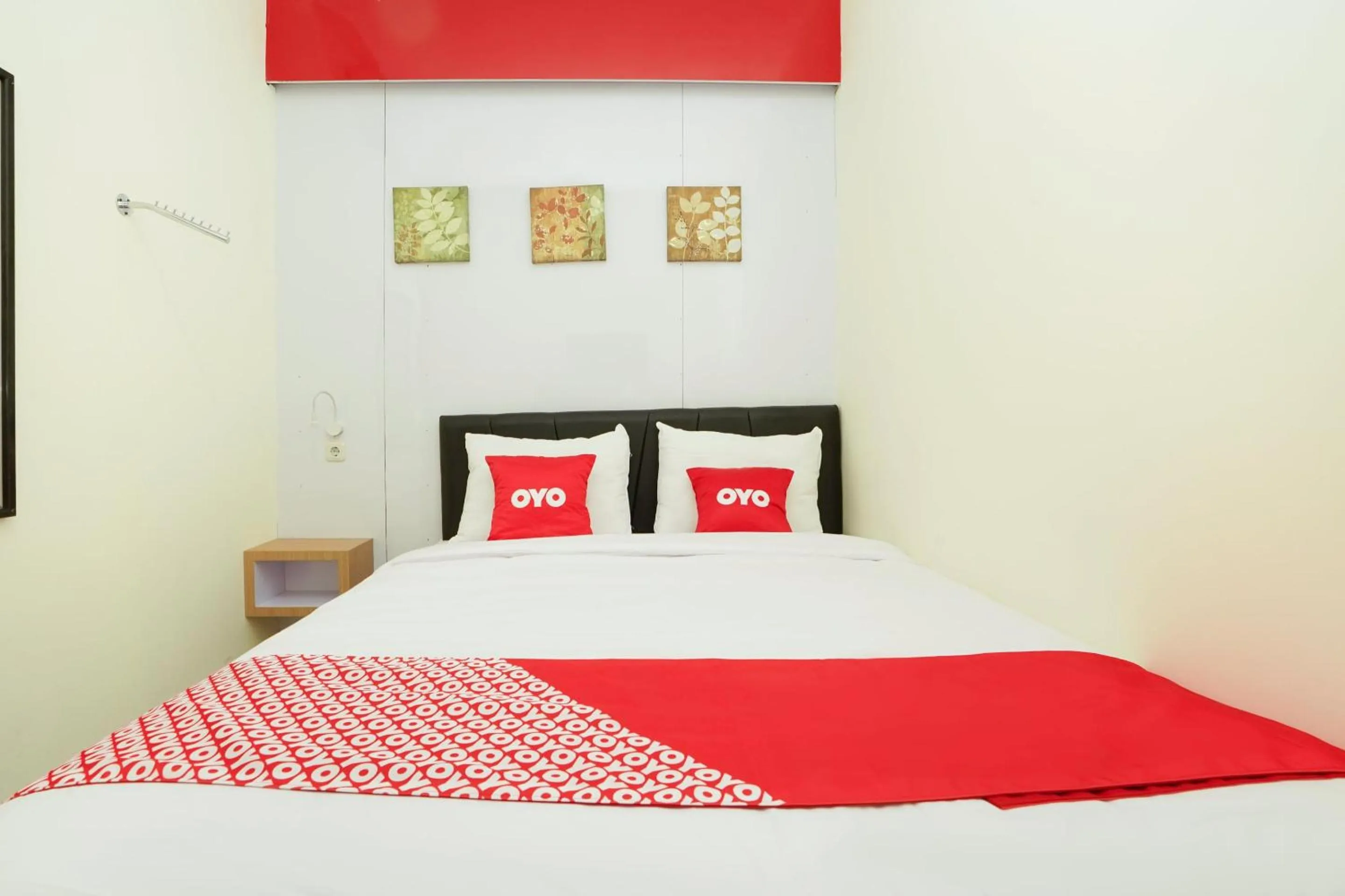 Bedroom, Bed in Flagship 3688 Pot Art