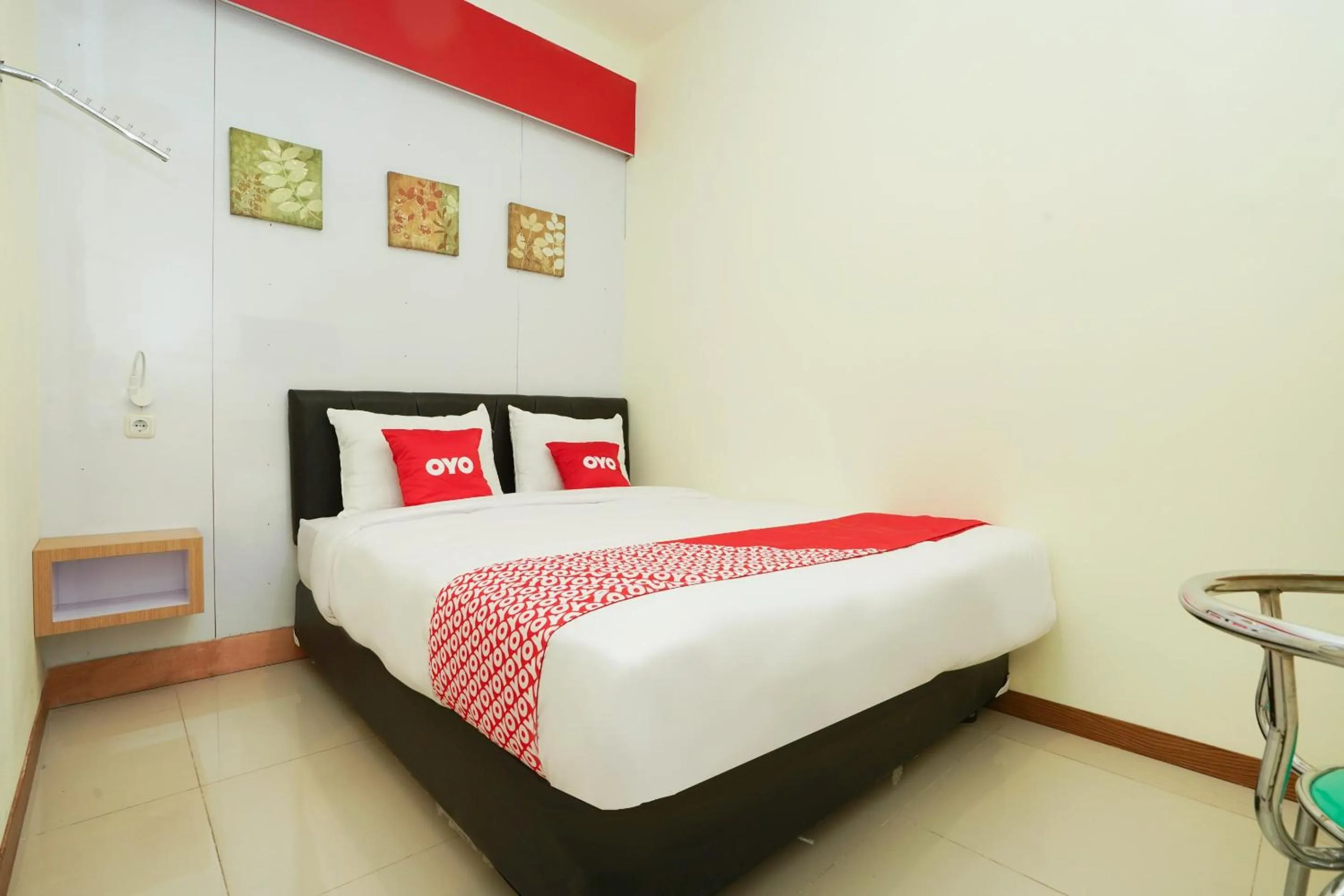 Bedroom, Bed in Flagship 3688 Pot Art