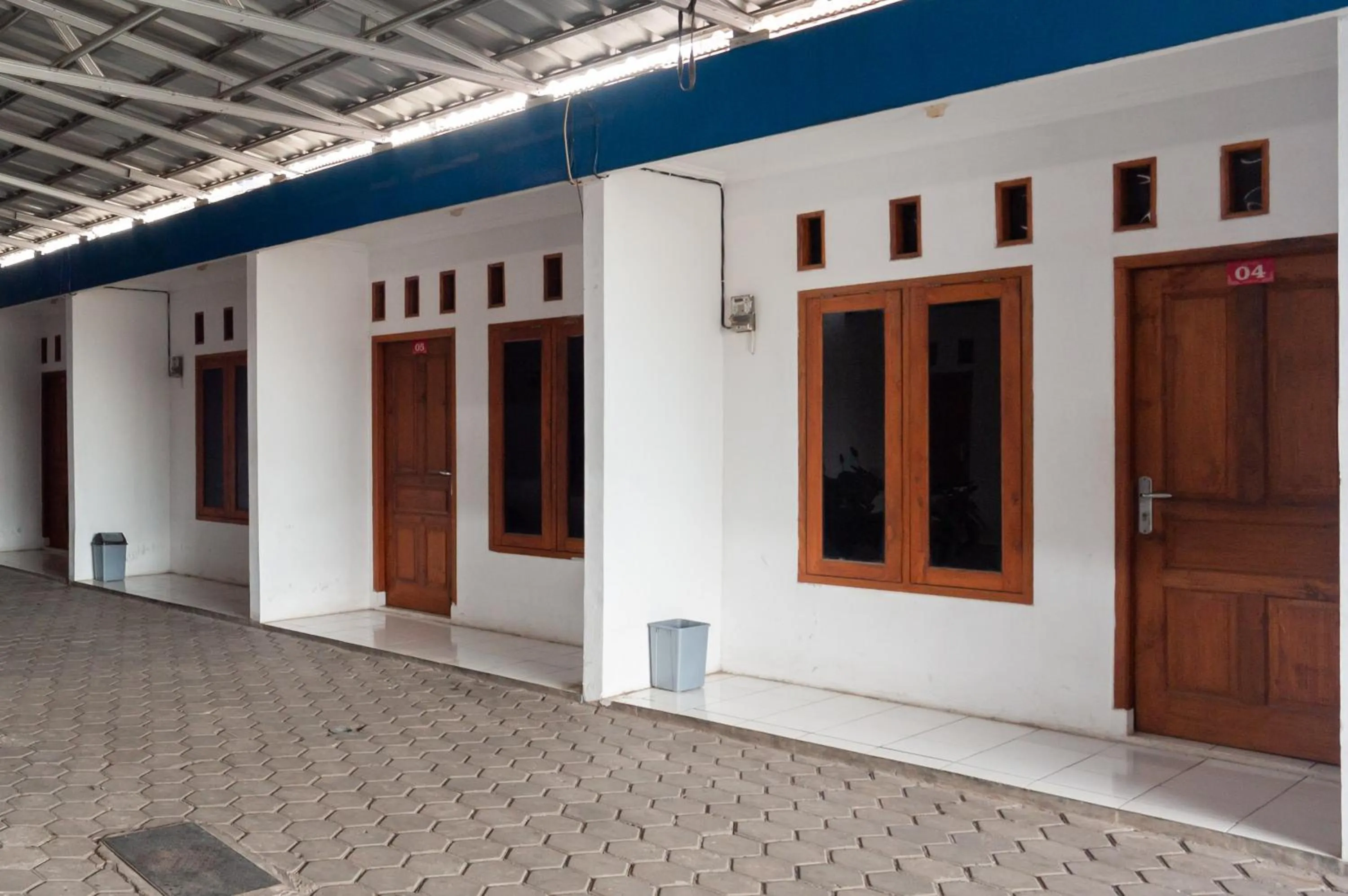 Facade/entrance in RedDoorz Syariah Plus near Jatiwarna Toll Gate