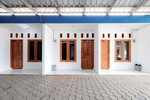 RedDoorz Syariah Plus near Jatiwarna Toll Gate