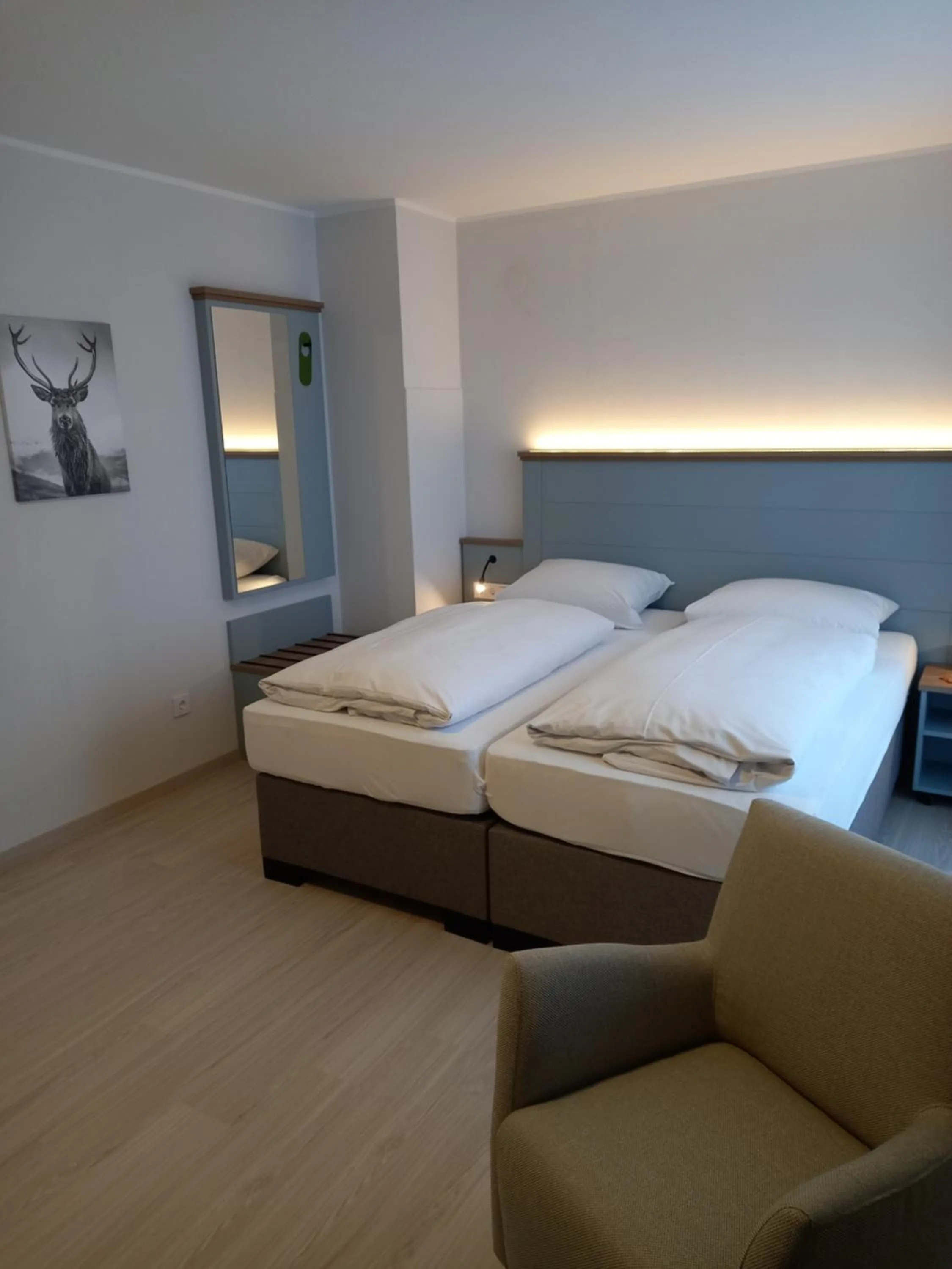 Photo of the whole room, Bed in Mein Vierjahreszeiten Hotel Garni Superior