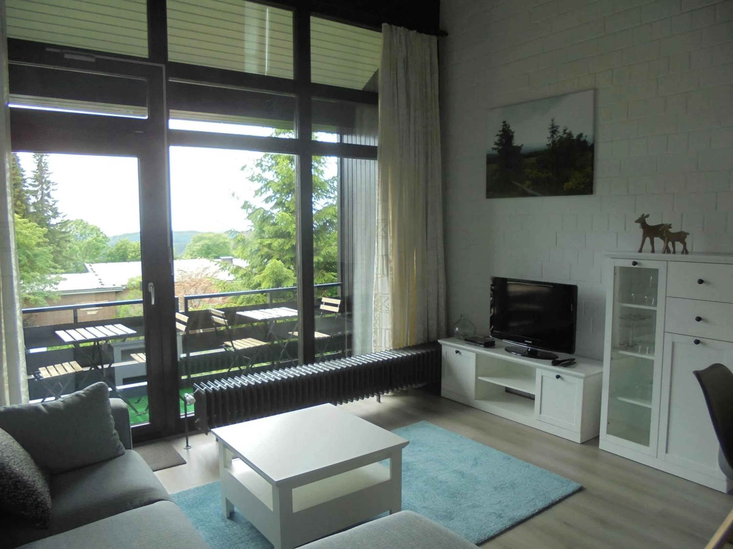 Communal lounge/ TV room in Mein Vierjahreszeiten Hotel Garni Superior