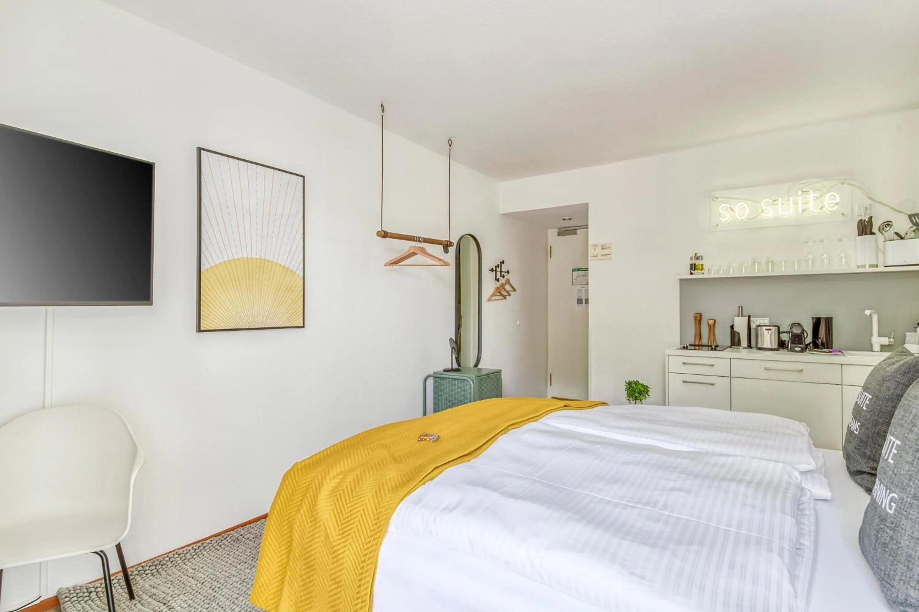 Bed in Limehome Garching bei München