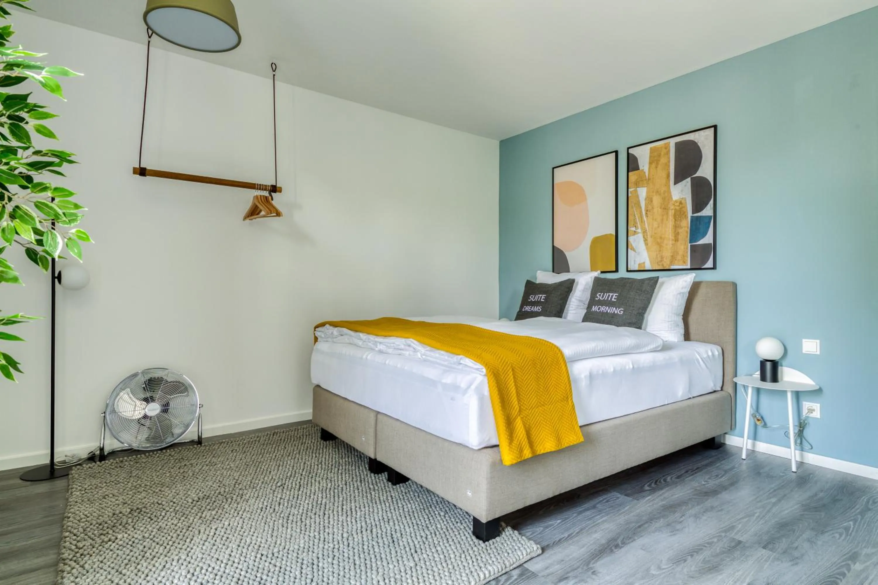 Bed in Limehome Garching bei München