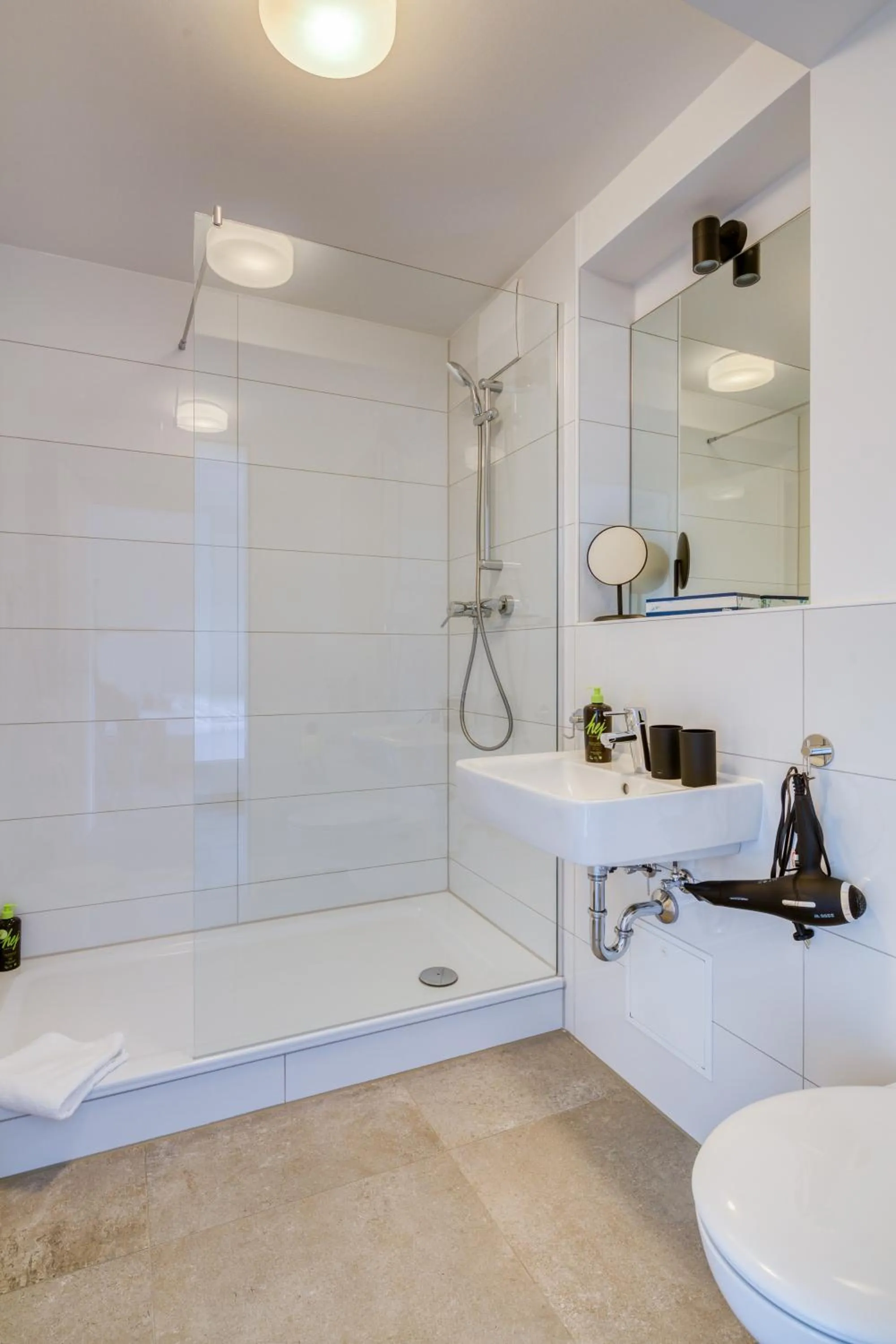 Shower in Limehome Garching bei München