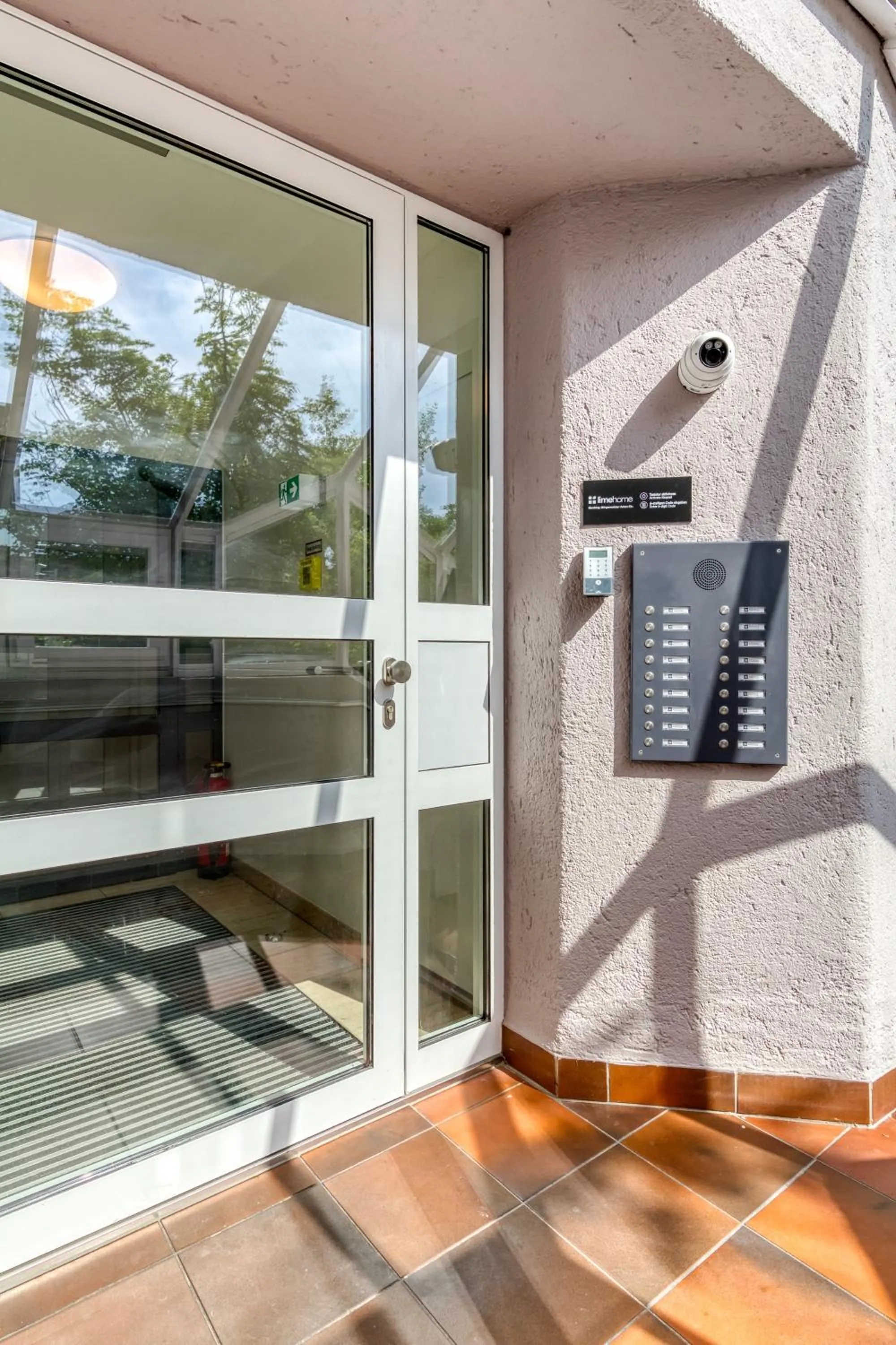 Facade/entrance in Limehome Garching bei München