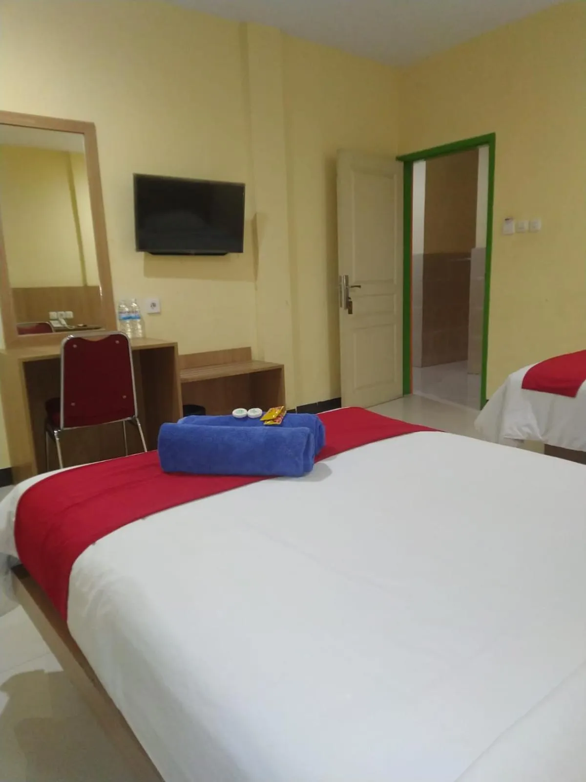 Photo of the whole room, Bed in Hotel Mayang Sari 1