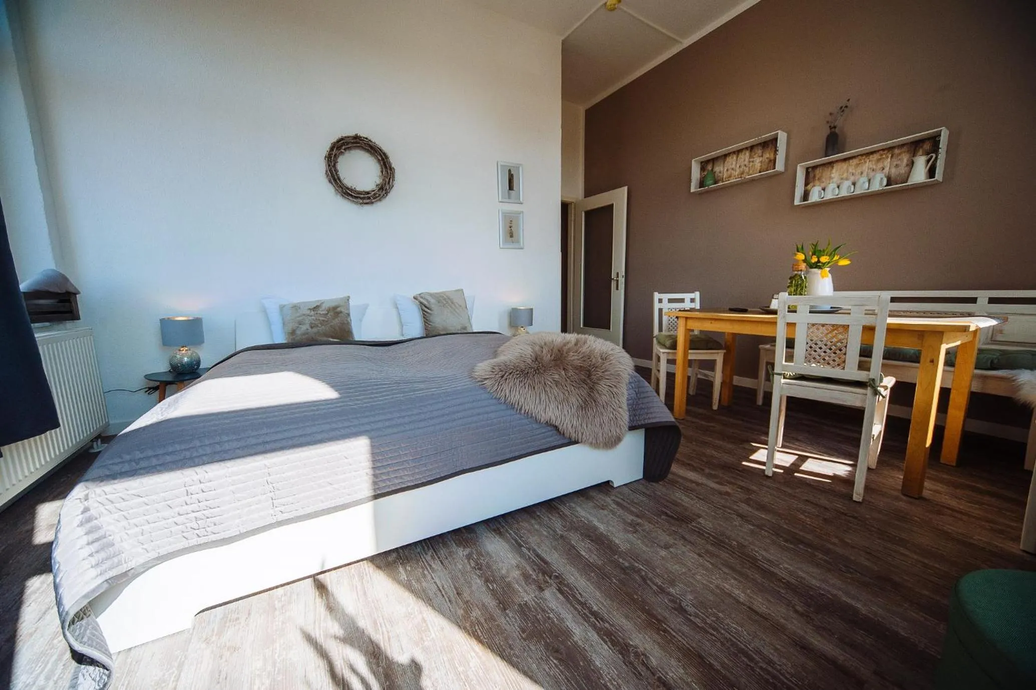 Photo of the whole room, Bed in Apartmenthaus Kaiser Friedrich