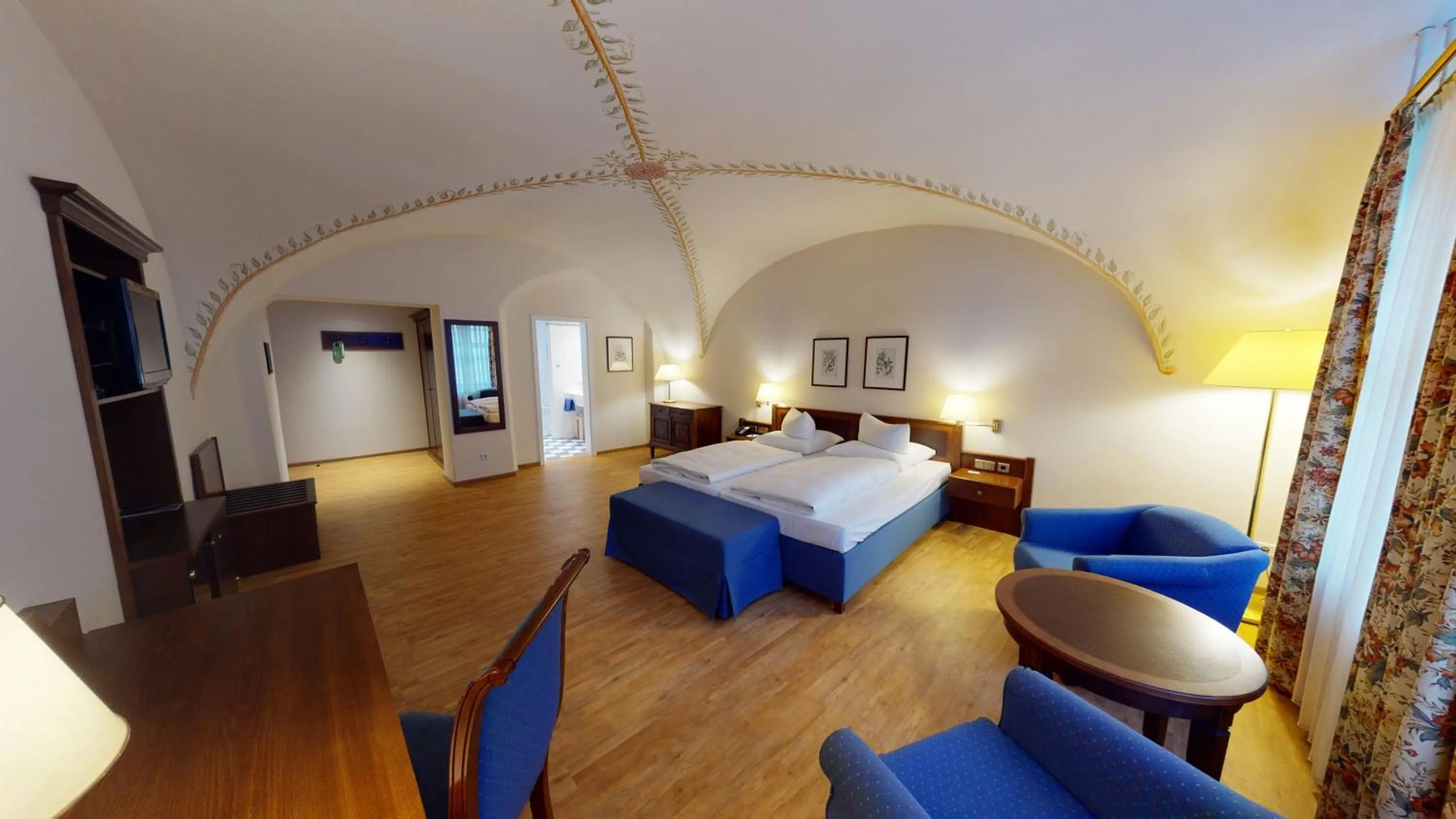 Photo of the whole room, Bed in Romantik Hotel Tuchmacher