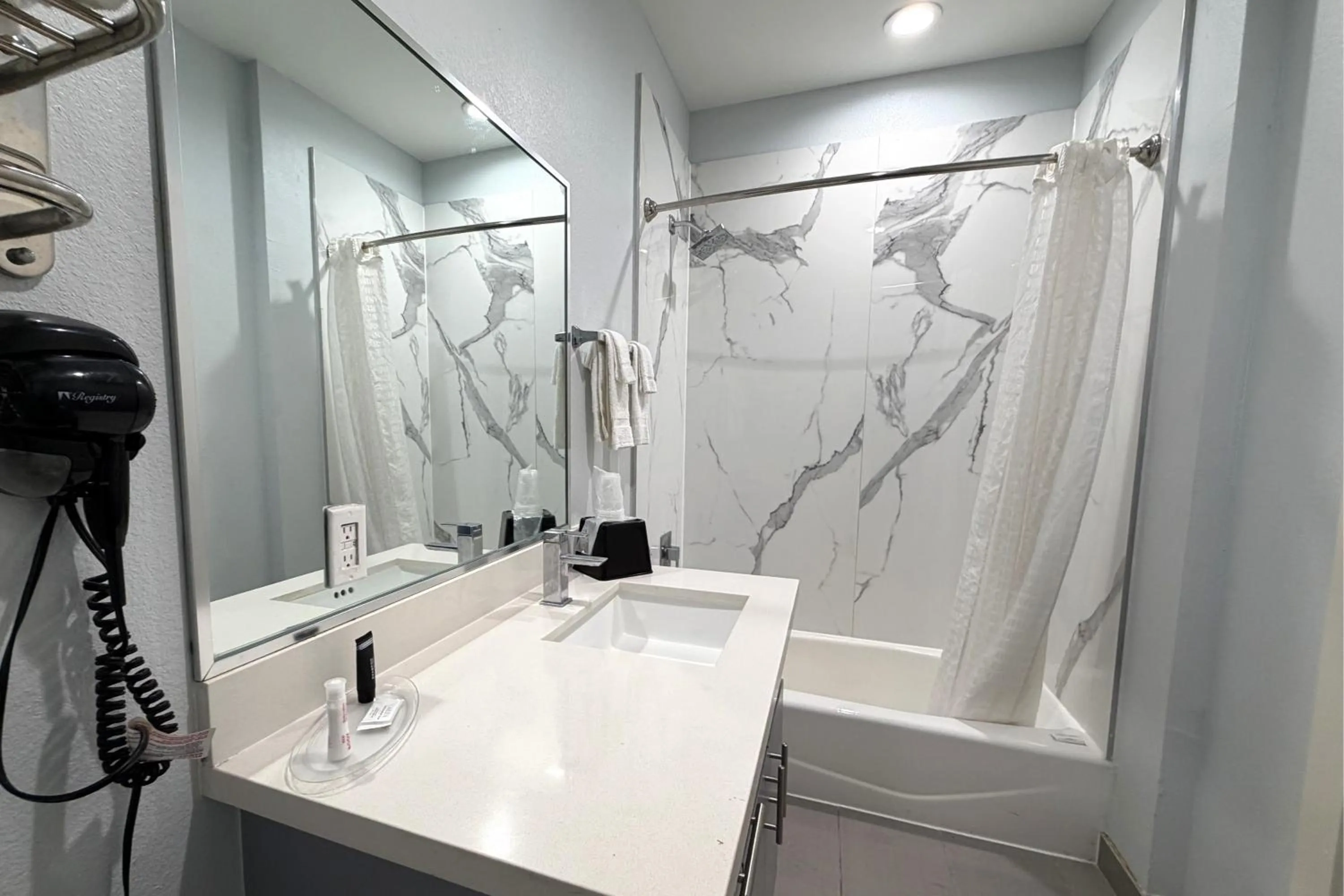 Bathroom in Hotel Royale IAH Airport North Houston I-45