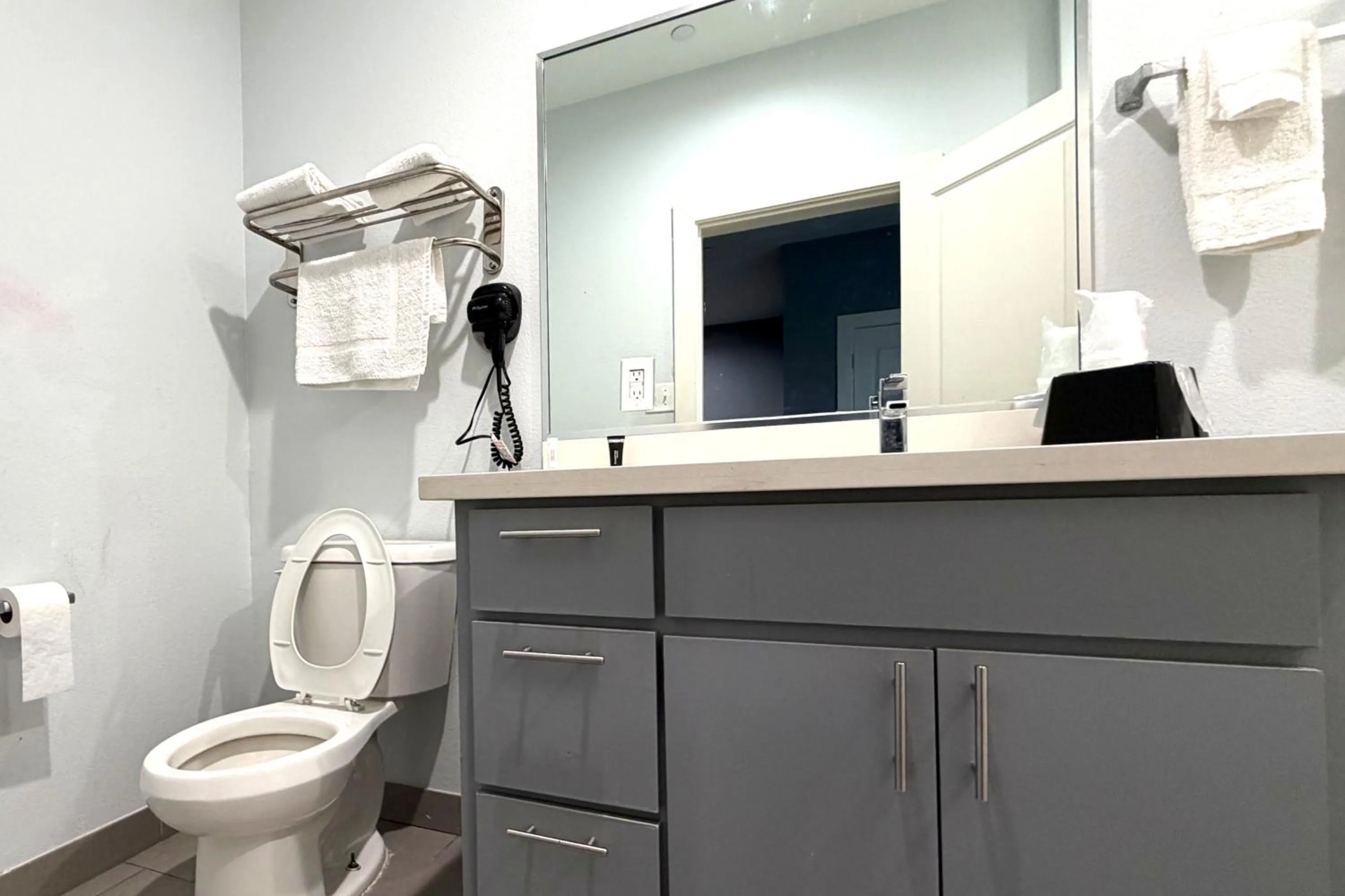 Bathroom in Hotel Royale IAH Airport North Houston I-45