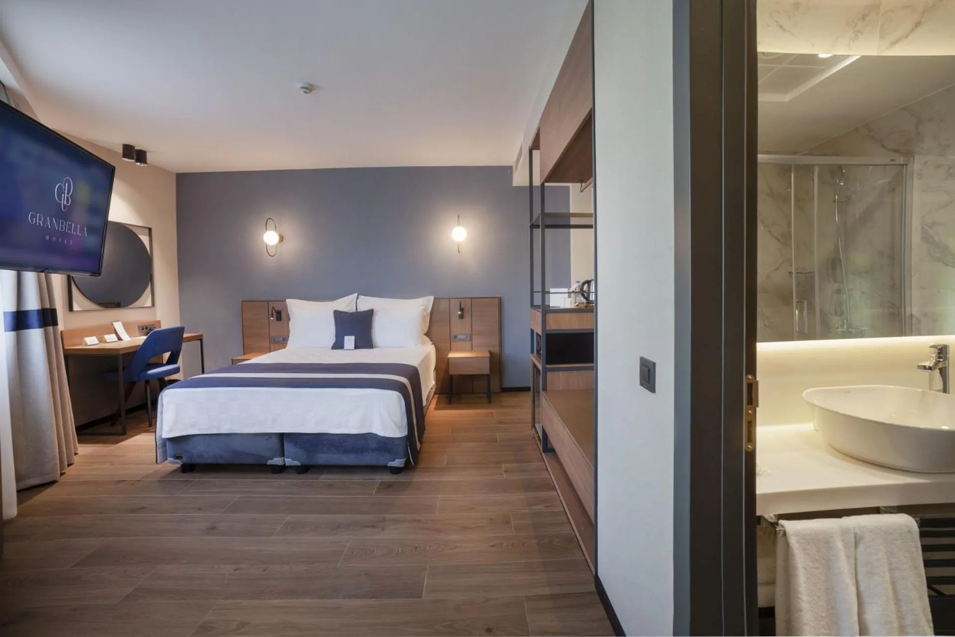 Photo of the whole room, Bed in GRANBELLAHOTEL