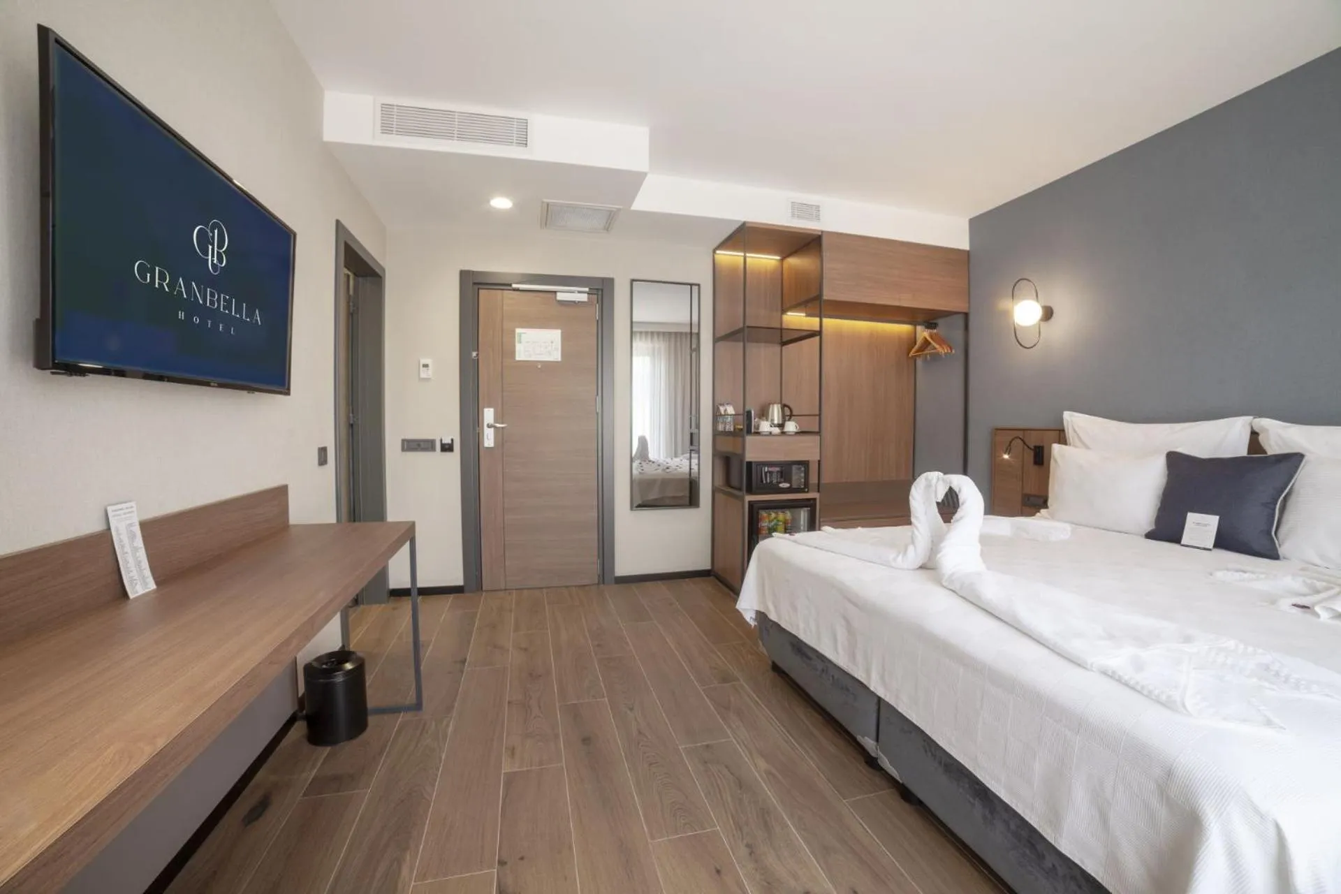 TV and multimedia, Bed in GRANBELLAHOTEL