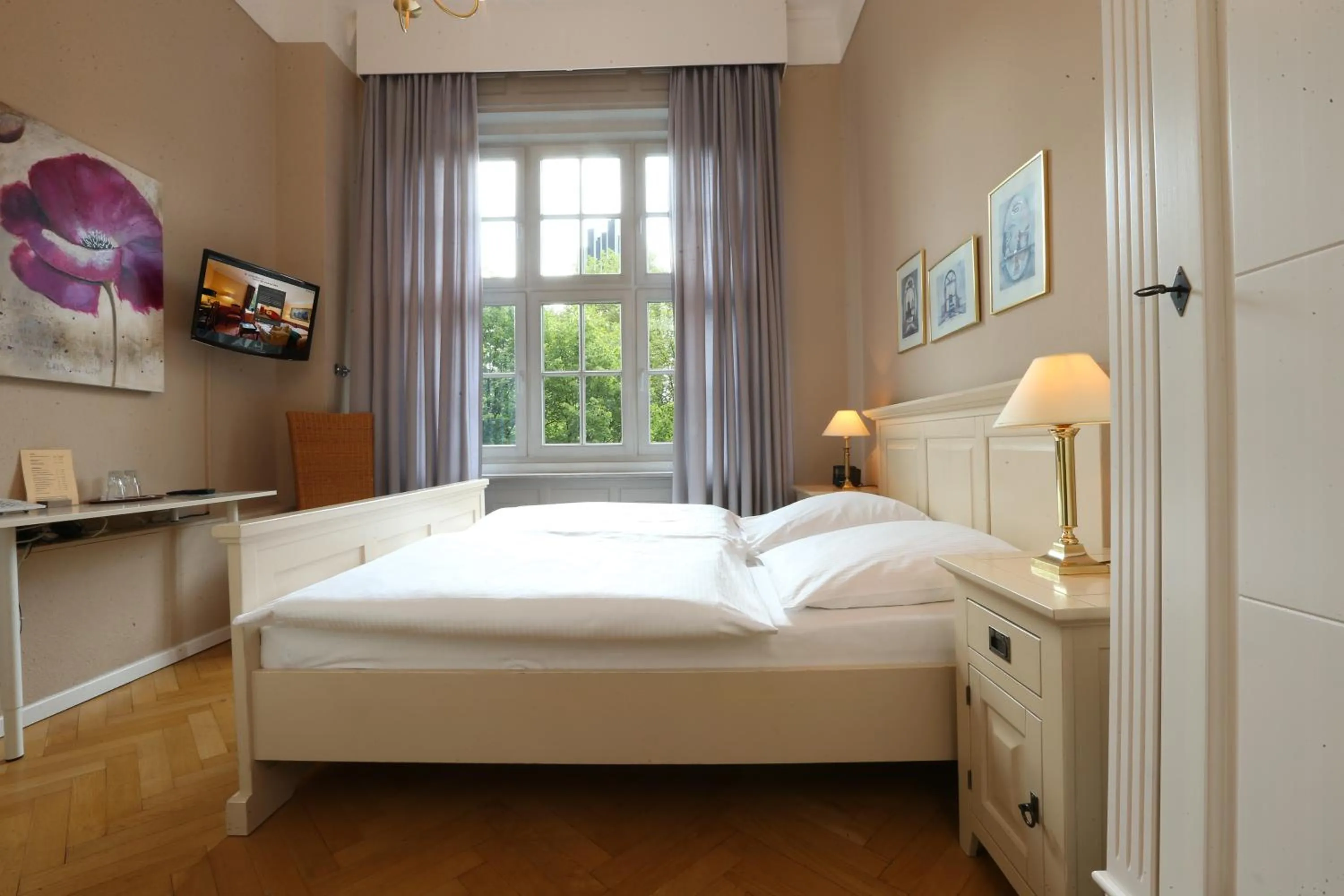 Photo of the whole room, Bed in Hotel Amsterdam