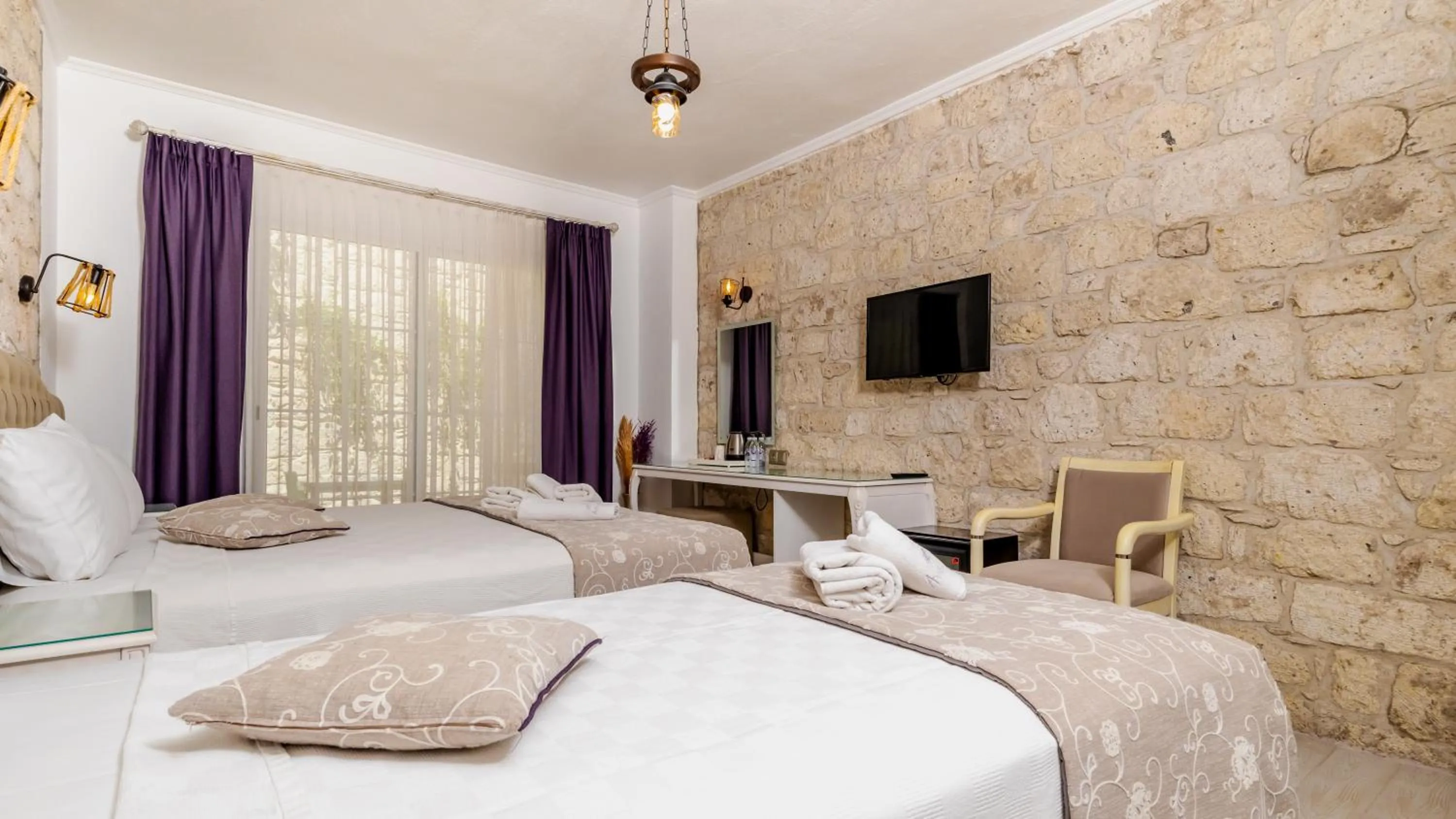 Photo of the whole room, Bed in Avlu Alaçatı Boutique Hotel