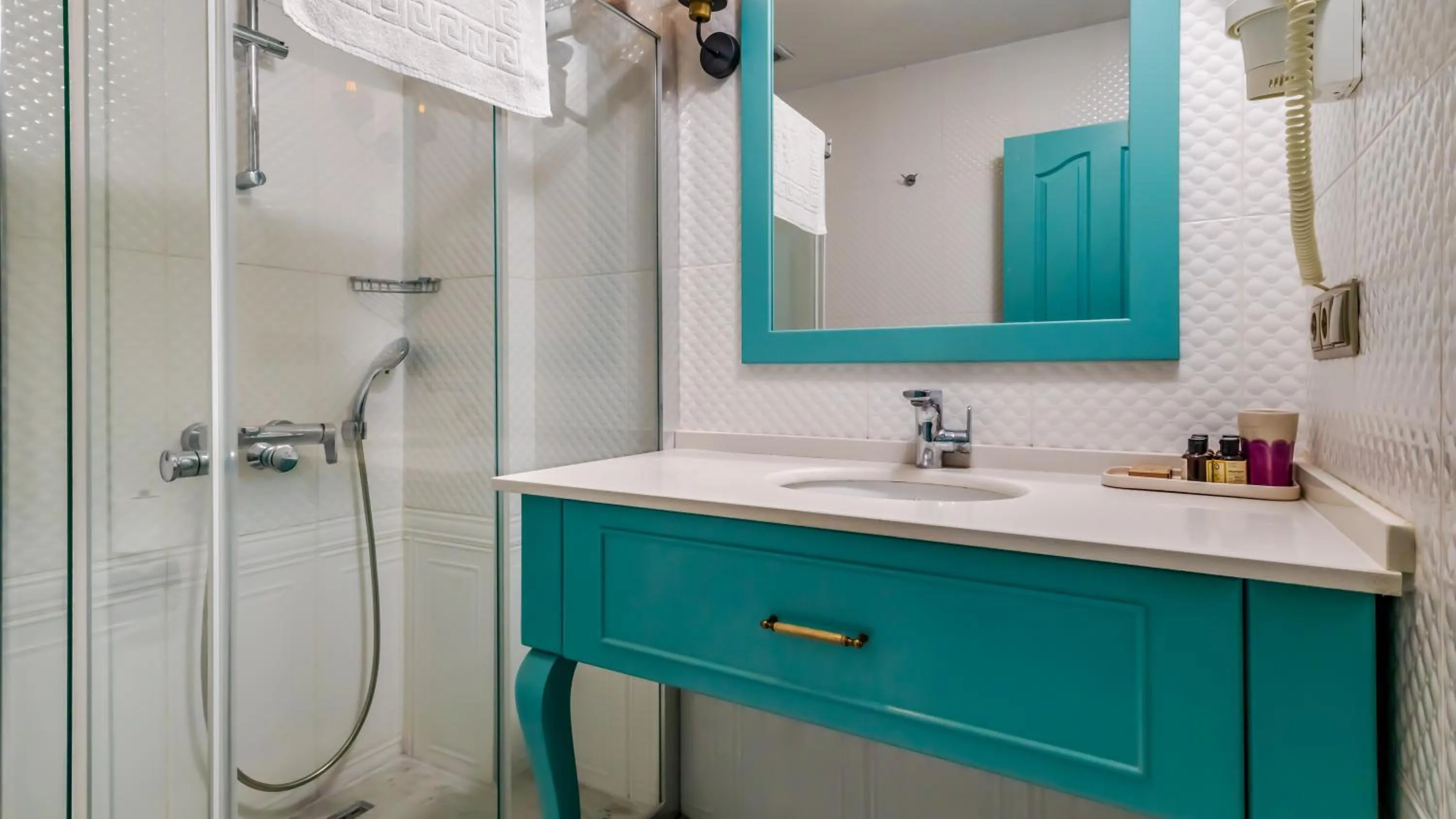 Shower in Avlu Alaçatı Boutique Hotel