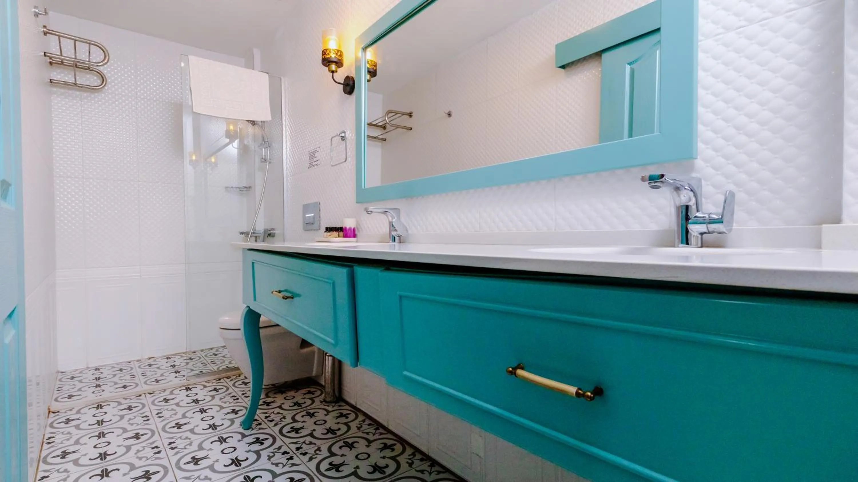 Toilet in Avlu Alaçatı Boutique Hotel