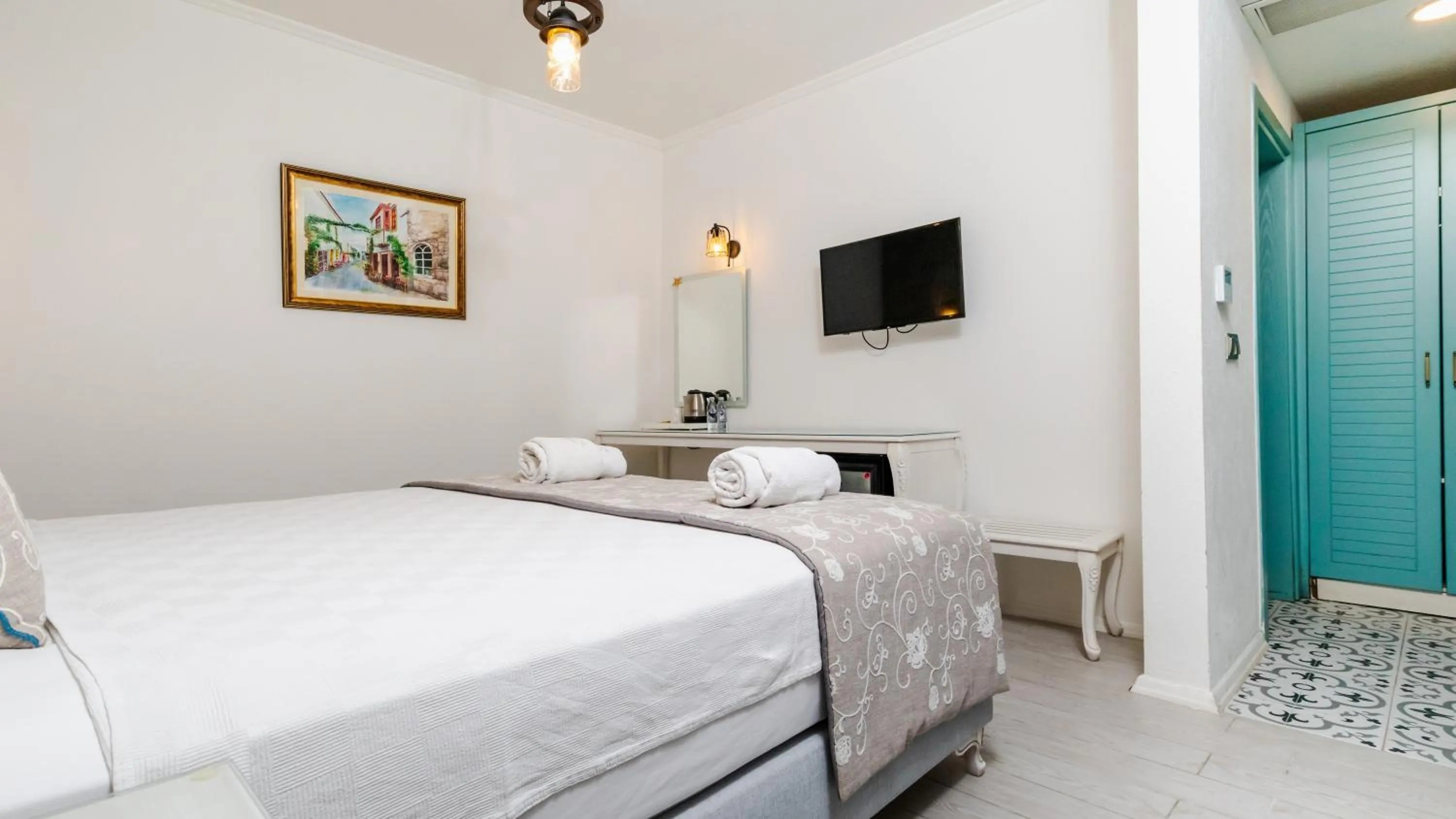 Photo of the whole room, Bed in Avlu Alaçatı Boutique Hotel