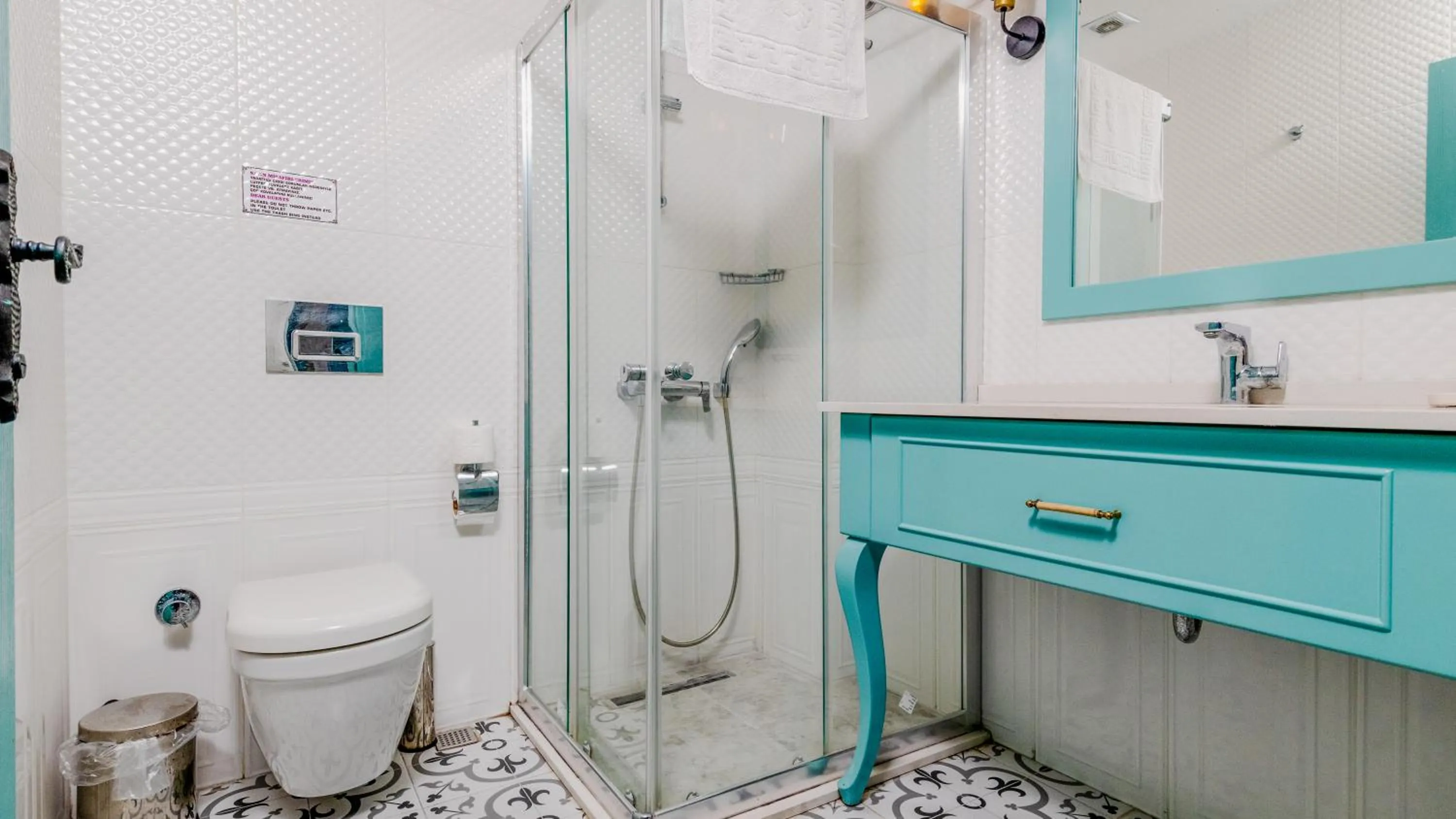 Shower in Avlu Alaçatı Boutique Hotel