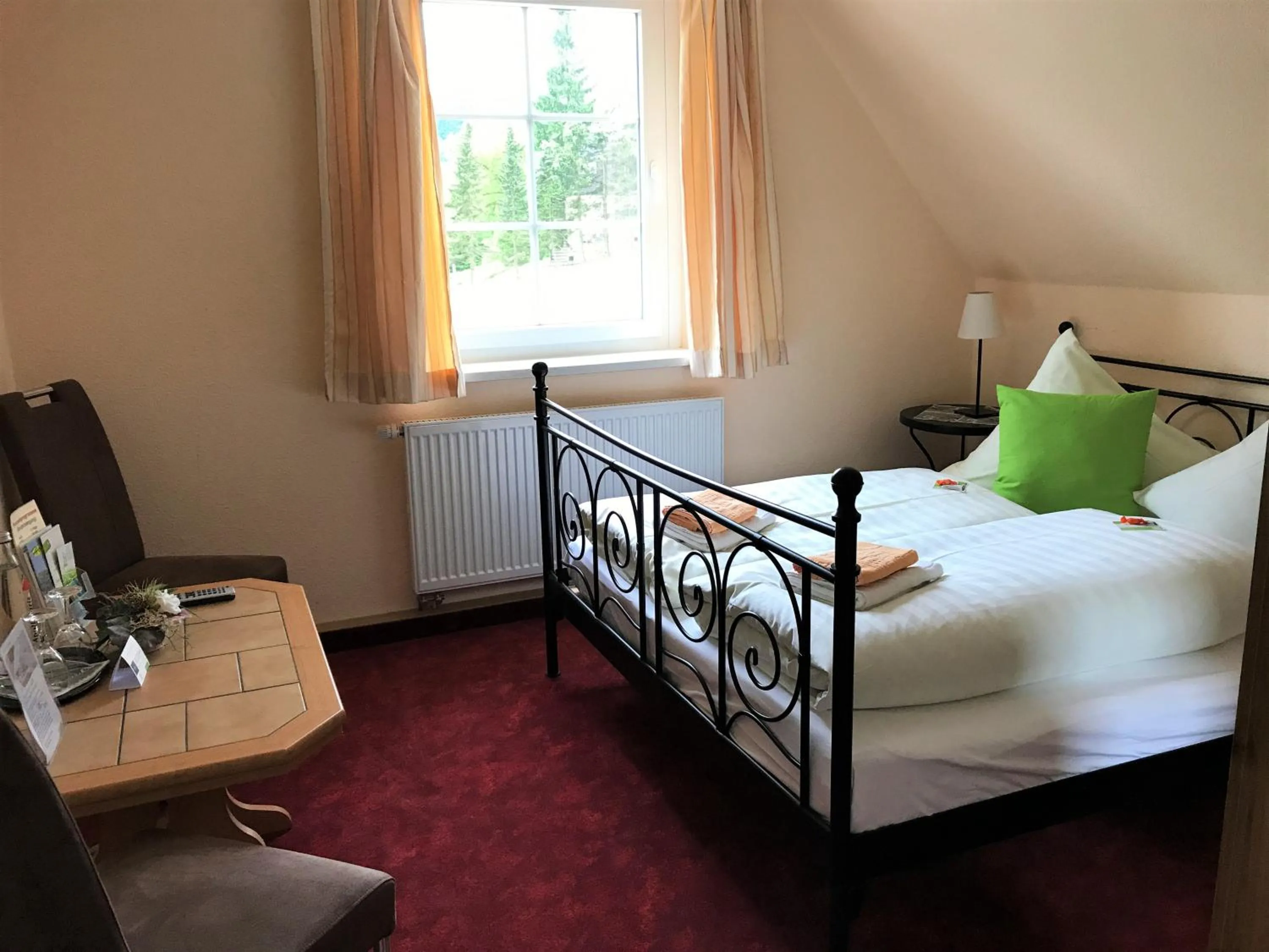 Photo of the whole room, Bed in Berghotel Talblick