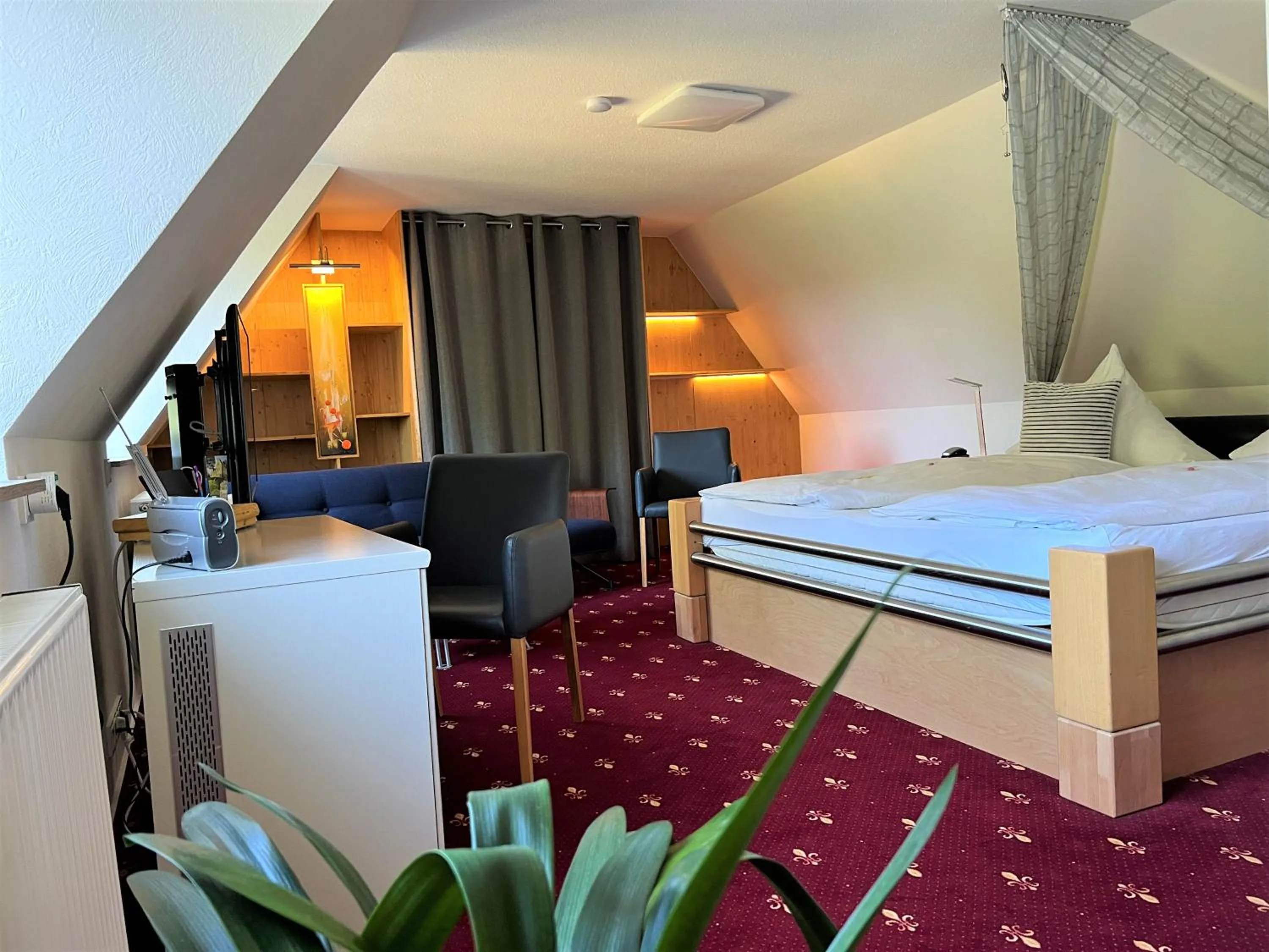 Photo of the whole room, Bed in Berghotel Talblick