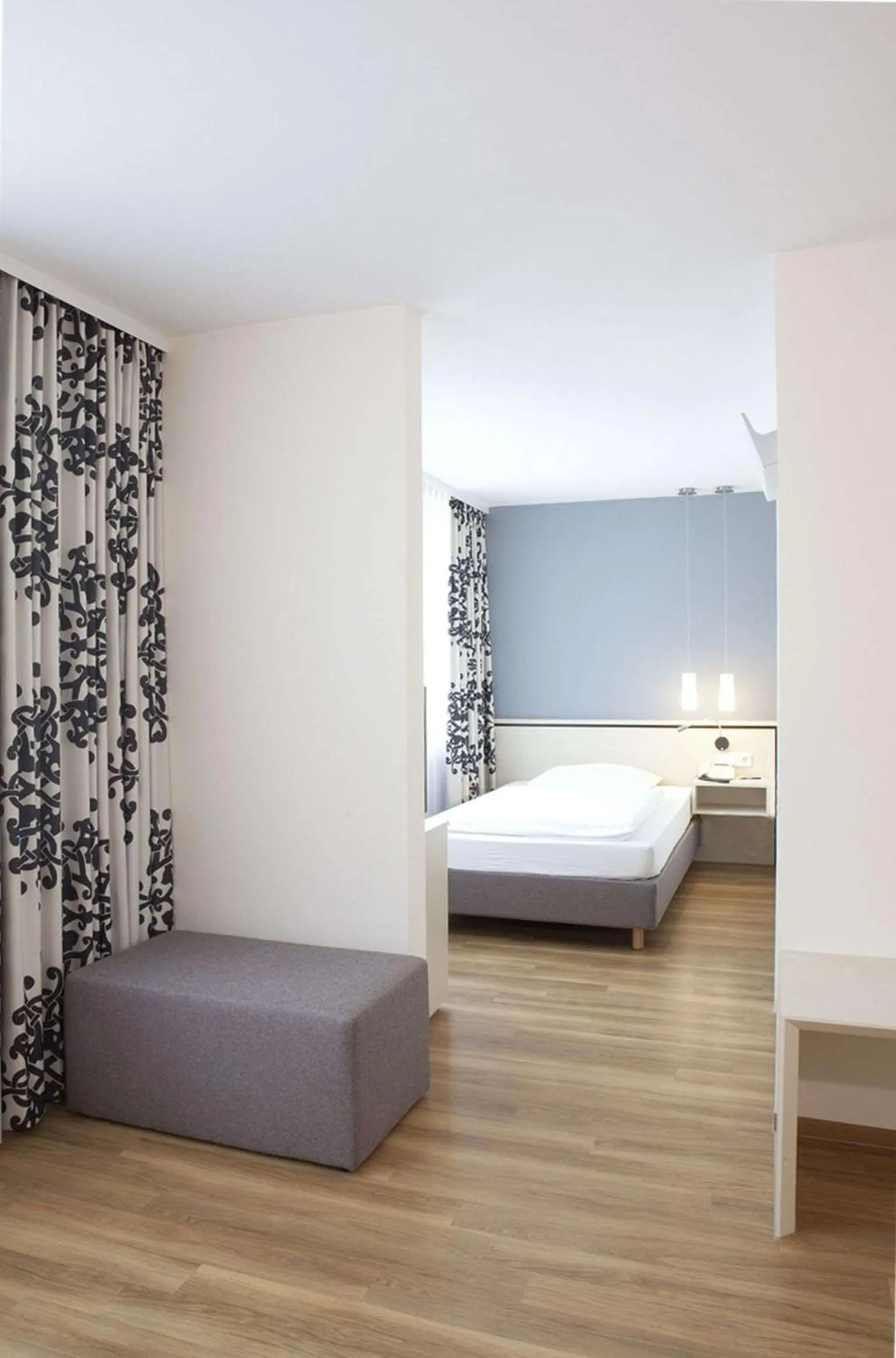 Bedroom, Bed in Hotel Schwanen Stuttgart Airport/Messe