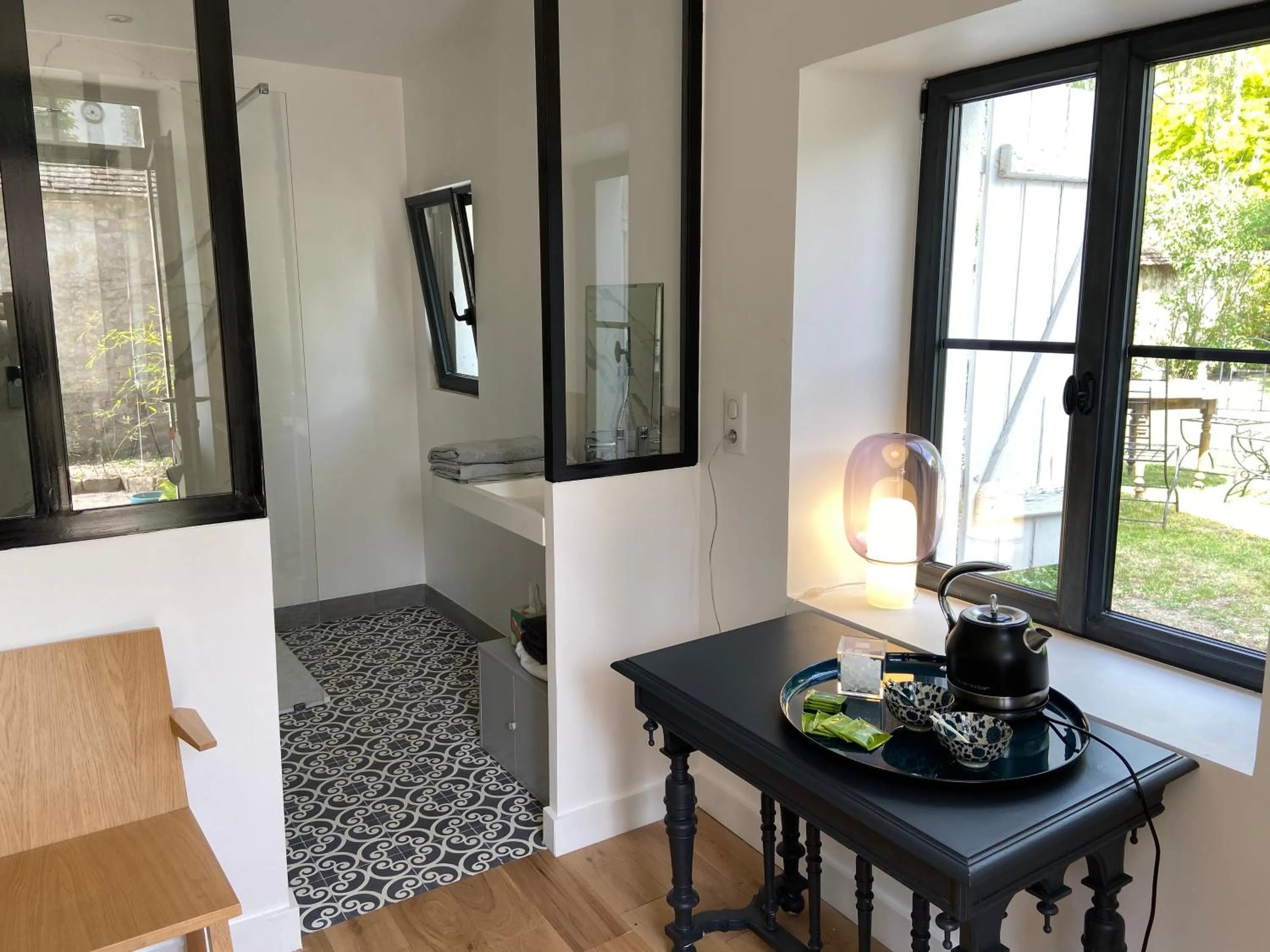 Cocon en lisière de forêt