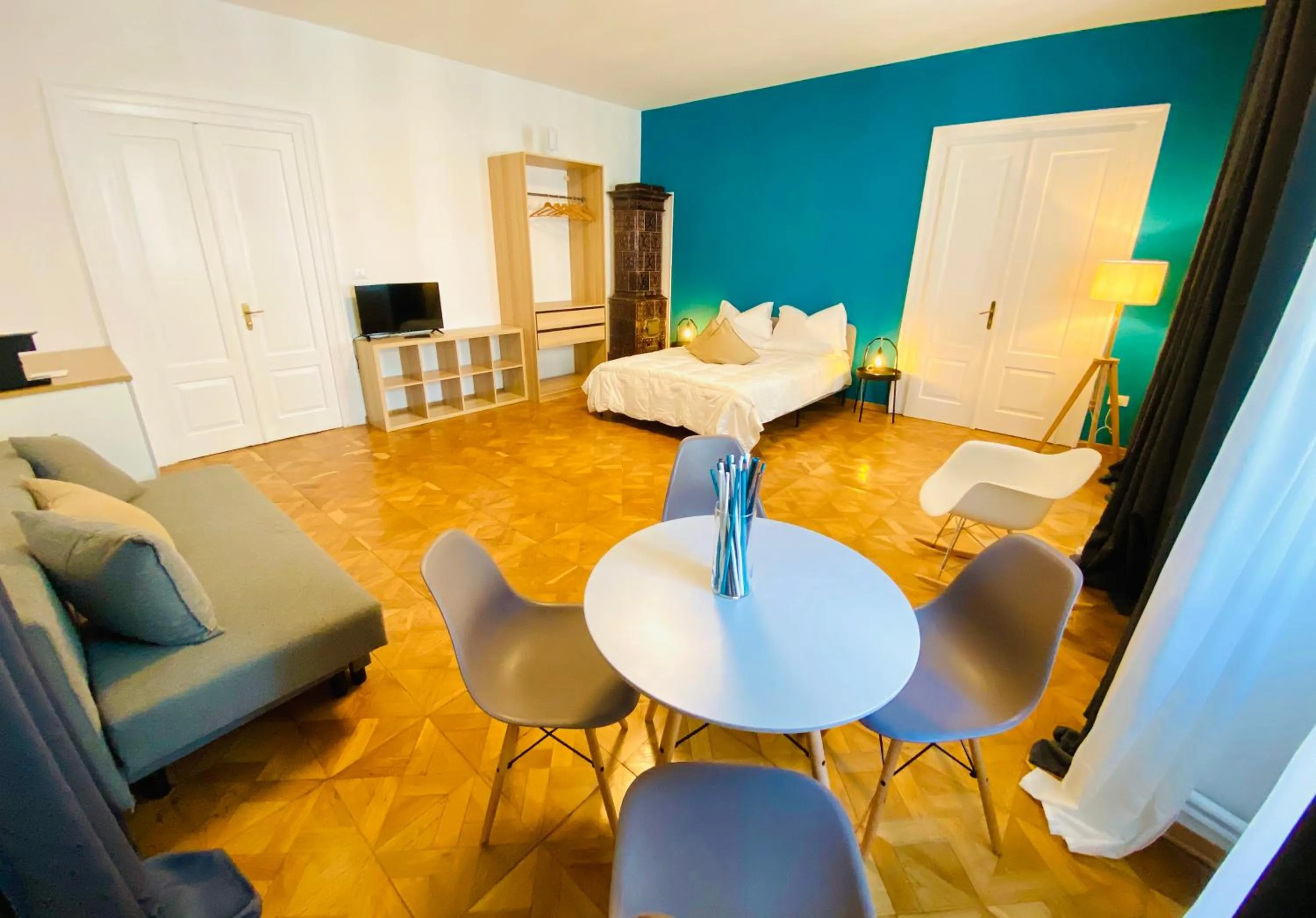 Photo of the whole room in Crops City Stay