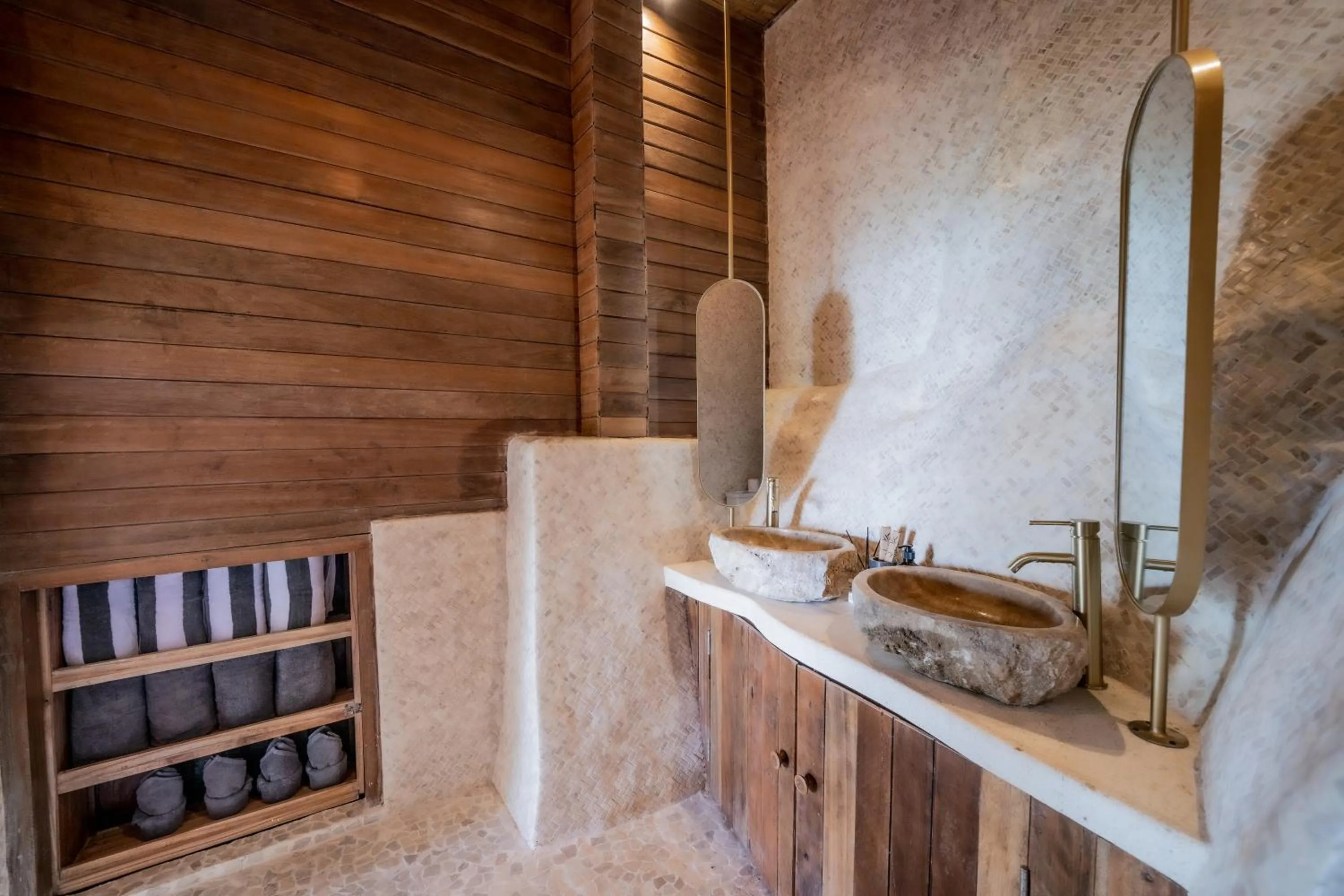 Bathroom in The Korowai