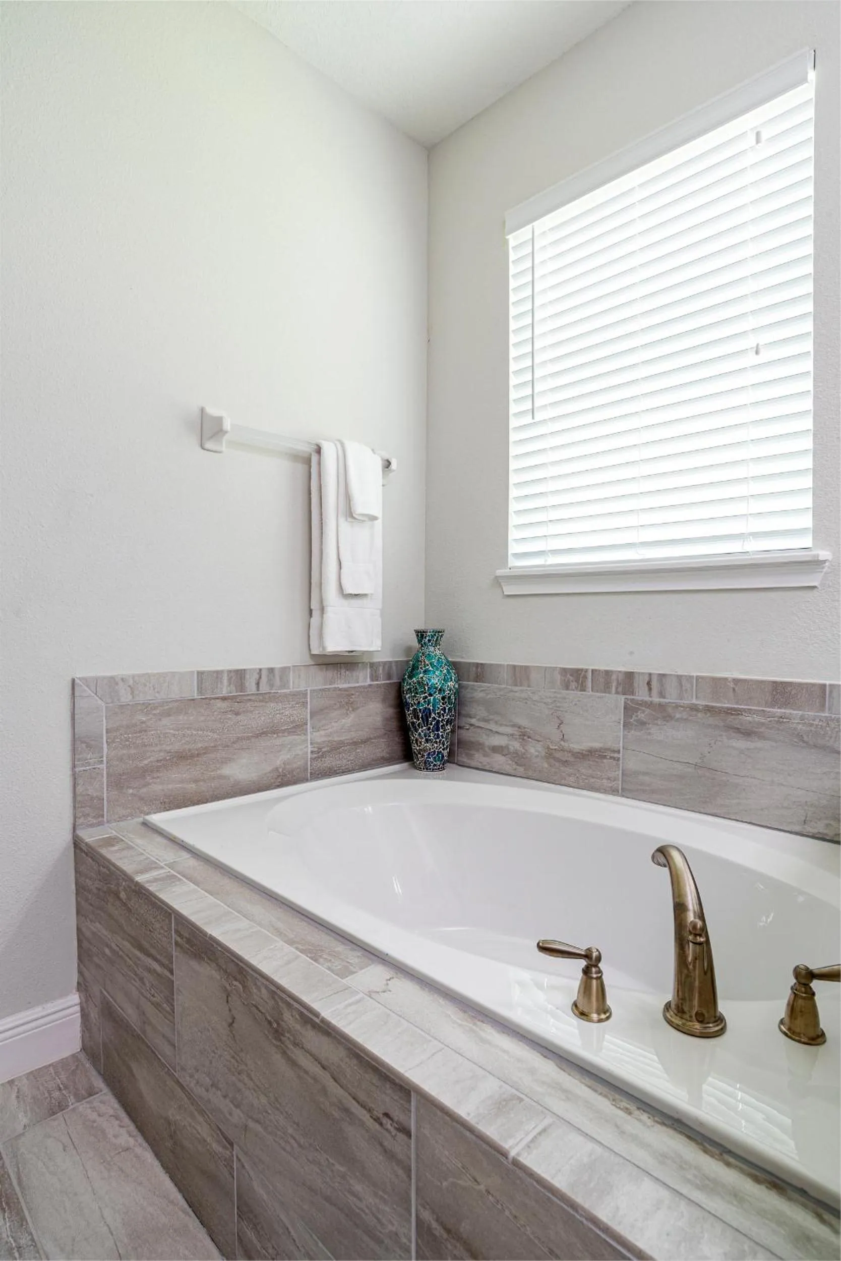 Shower in Upscale Modern Getaway home with heated pool/hot tub, 9 beds 8.5 bath Sleeps 18+