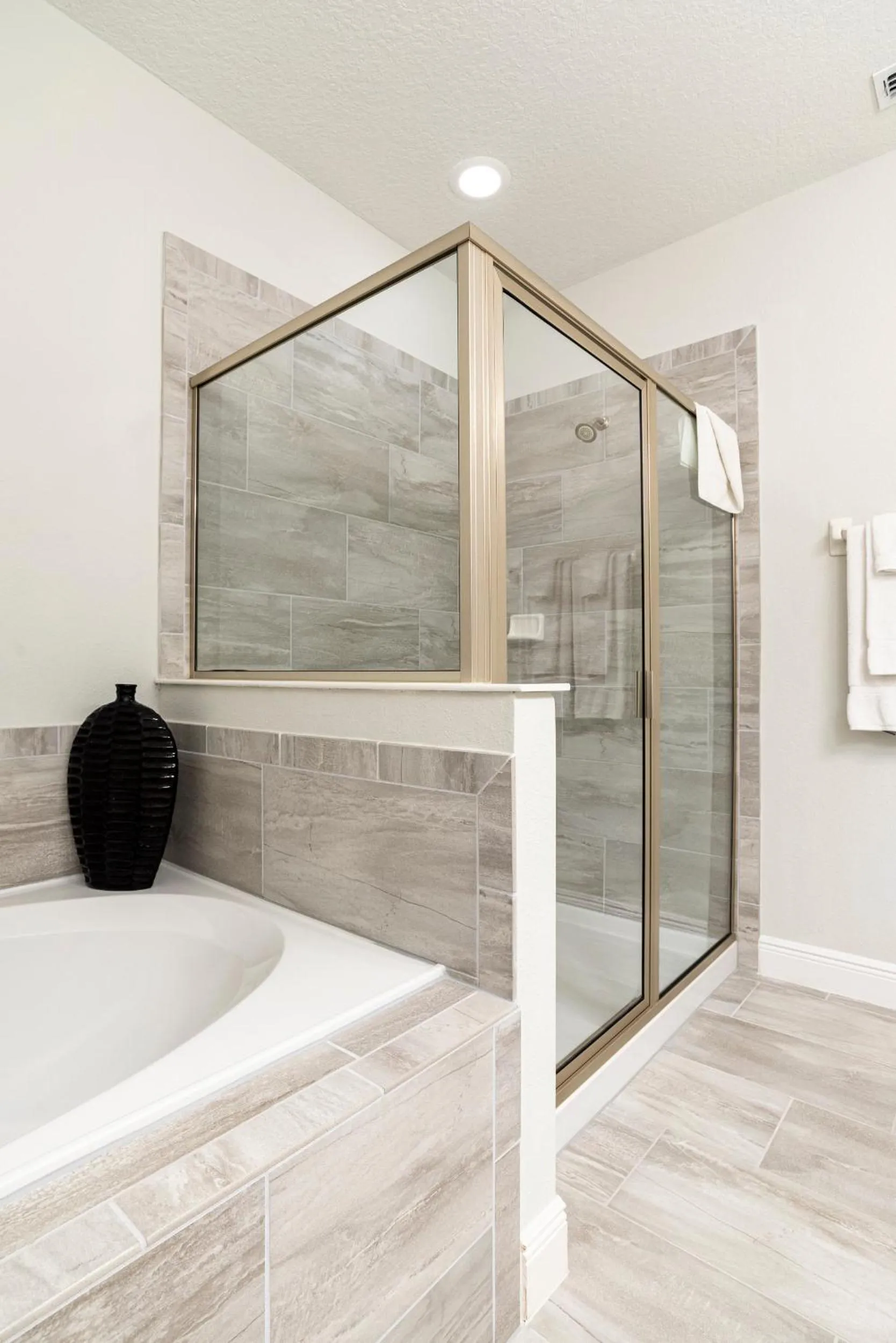 Public Bath in Upscale Modern Getaway home with heated pool/hot tub, 9 beds 8.5 bath Sleeps 18+