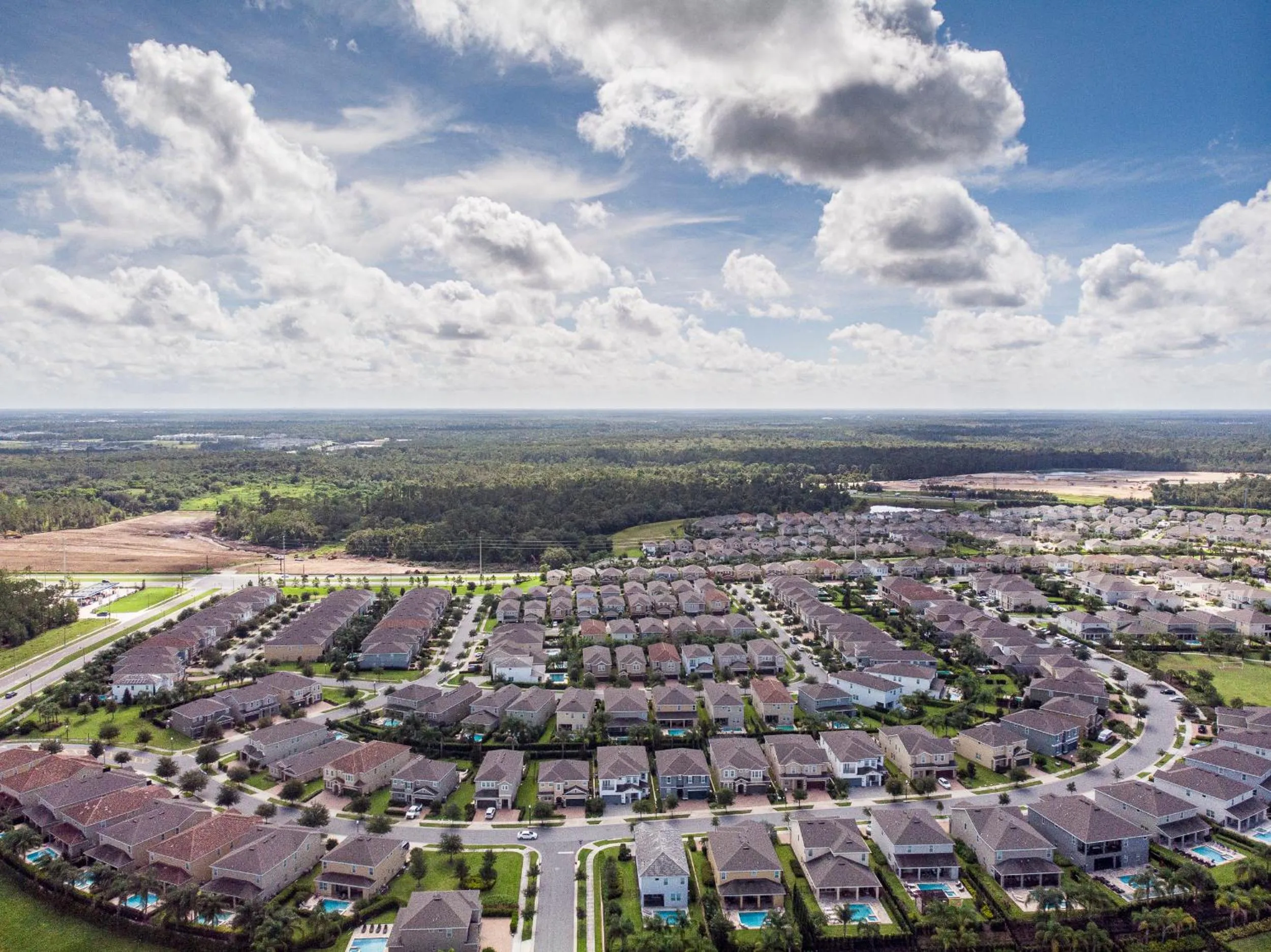 Location in Upscale Modern Getaway home with heated pool/hot tub, 9 beds 8.5 bath Sleeps 18+