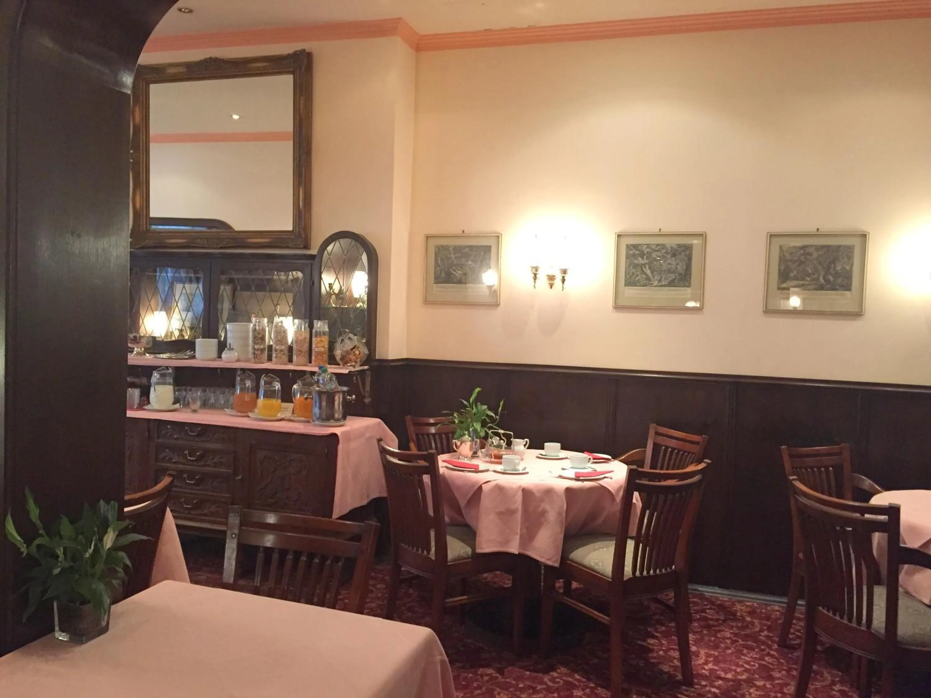 Restaurant/places to eat in Hotel Bismarck