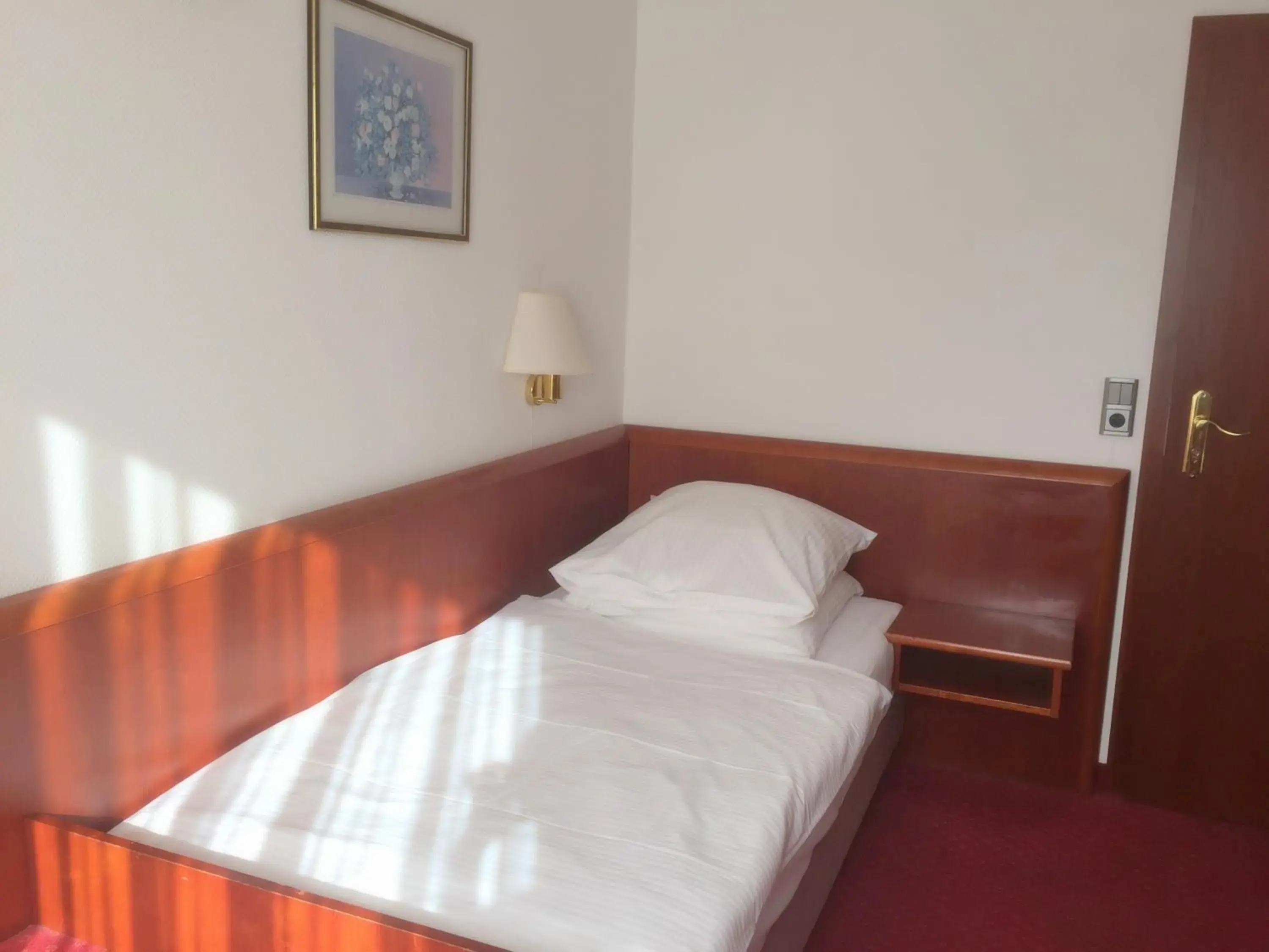 Standard Single Room - Nonsmoking in Hotel Bismarck Standard Single Room - Nonsmoking in Hotel Bismarck