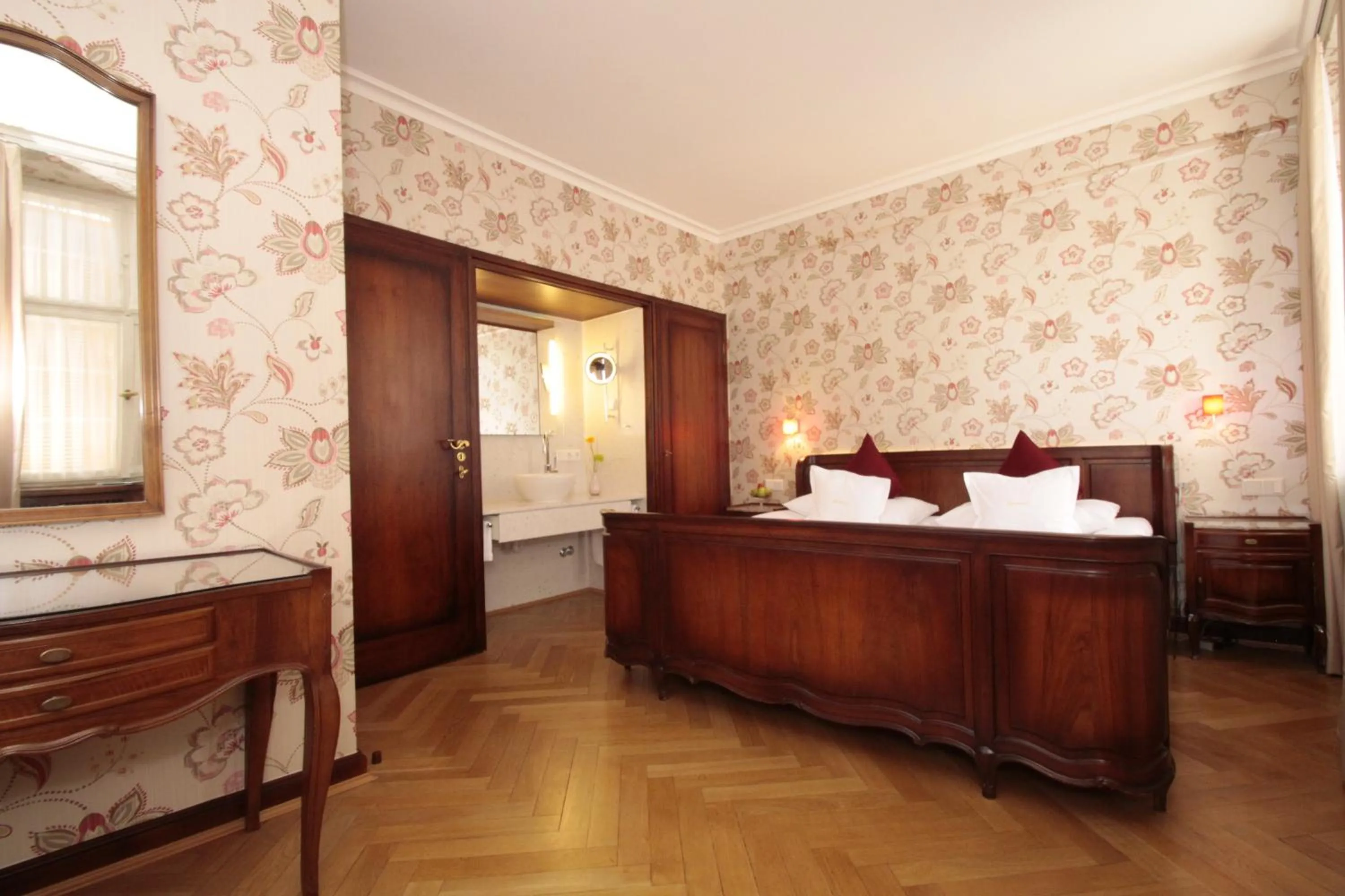 Bed in Boutiquehotel Oberkirch im Zentrum