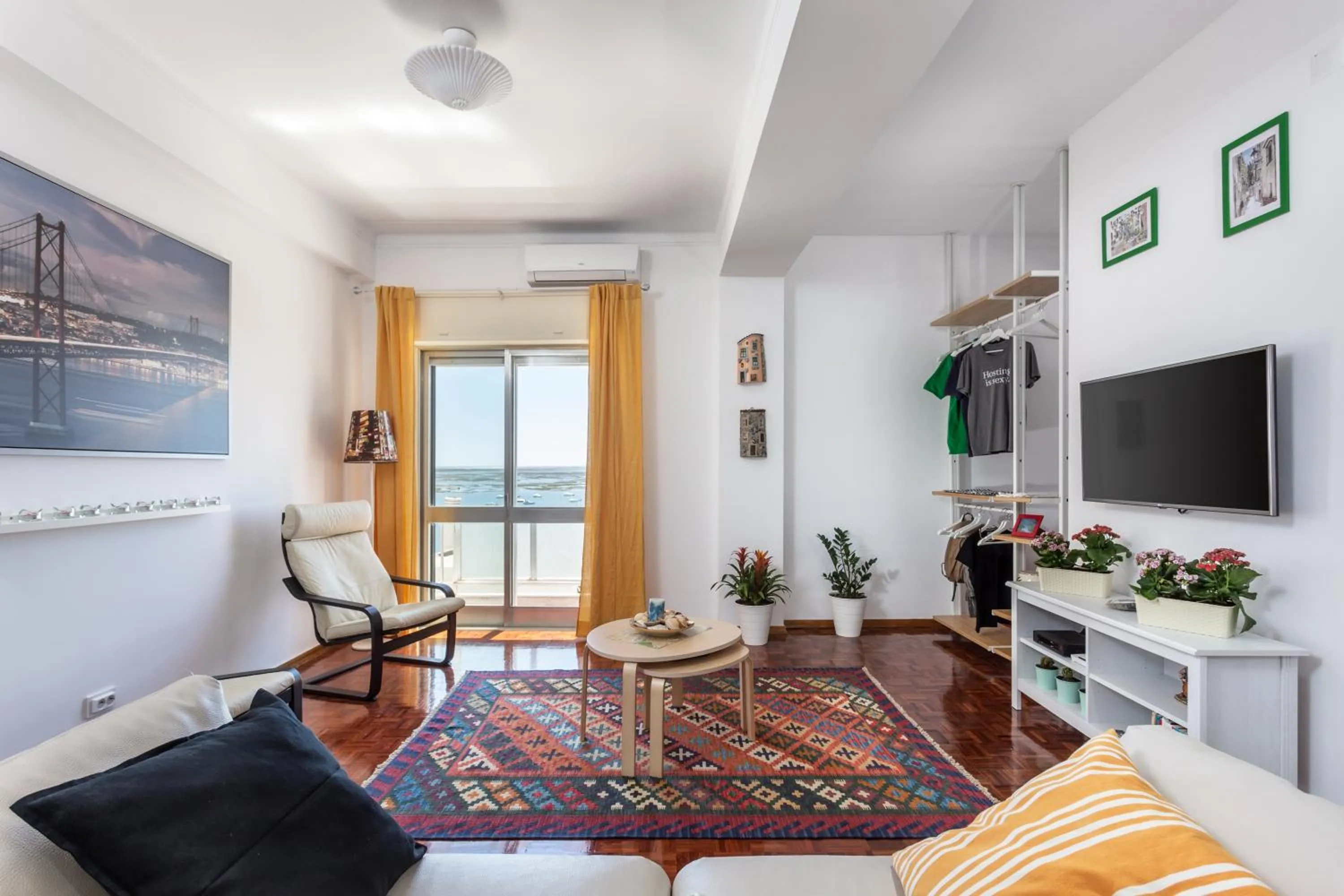 Communal lounge/ TV room in Sea View Fairy Tale