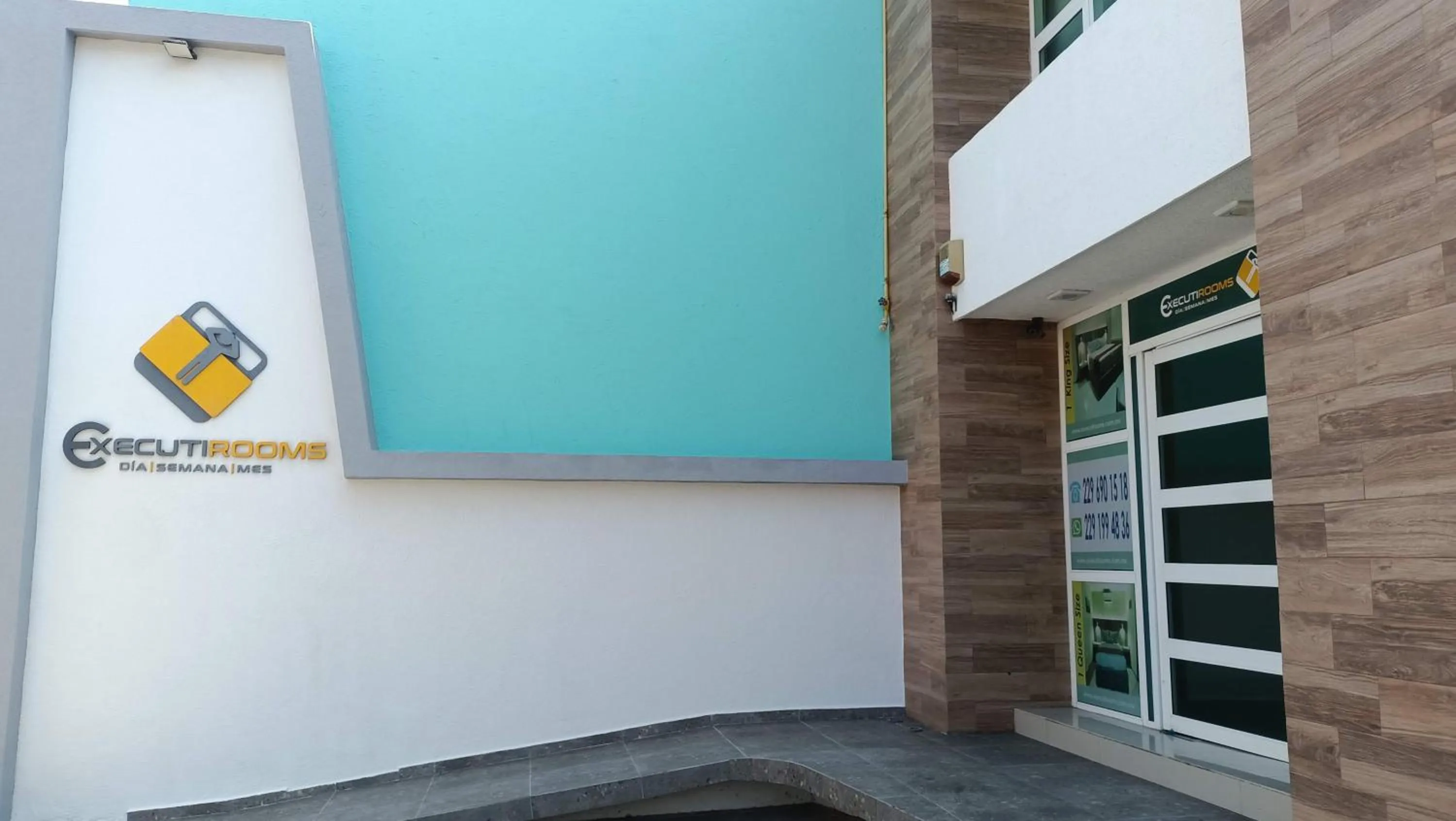 Property logo or sign in EXECUTIROOMS VERACRUZ