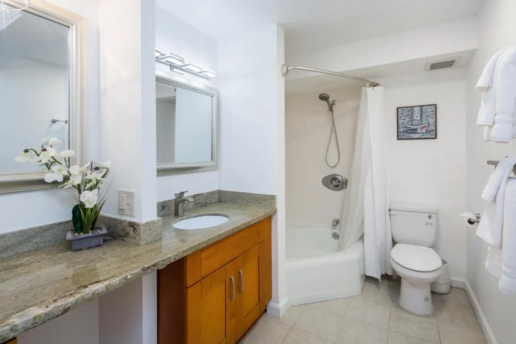 Waikiki Penthouse @ The Monarch Hotel