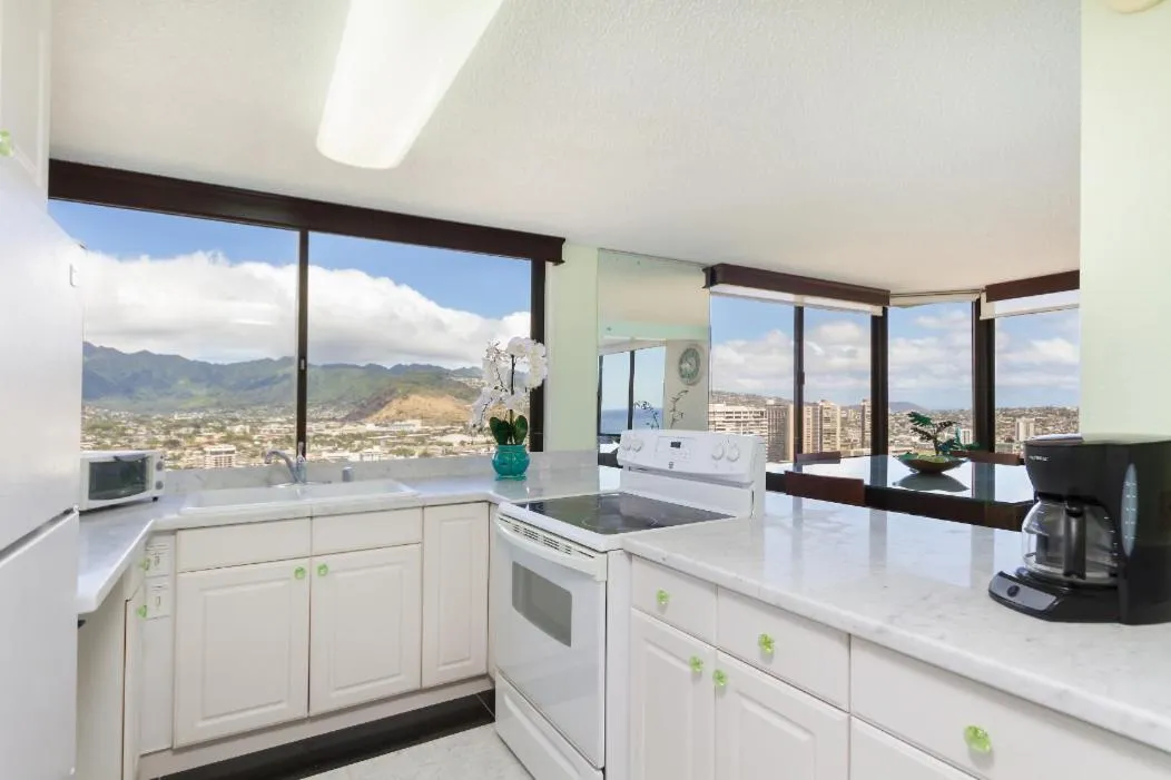 2 Bedroom Penthouse w/Ocean Views