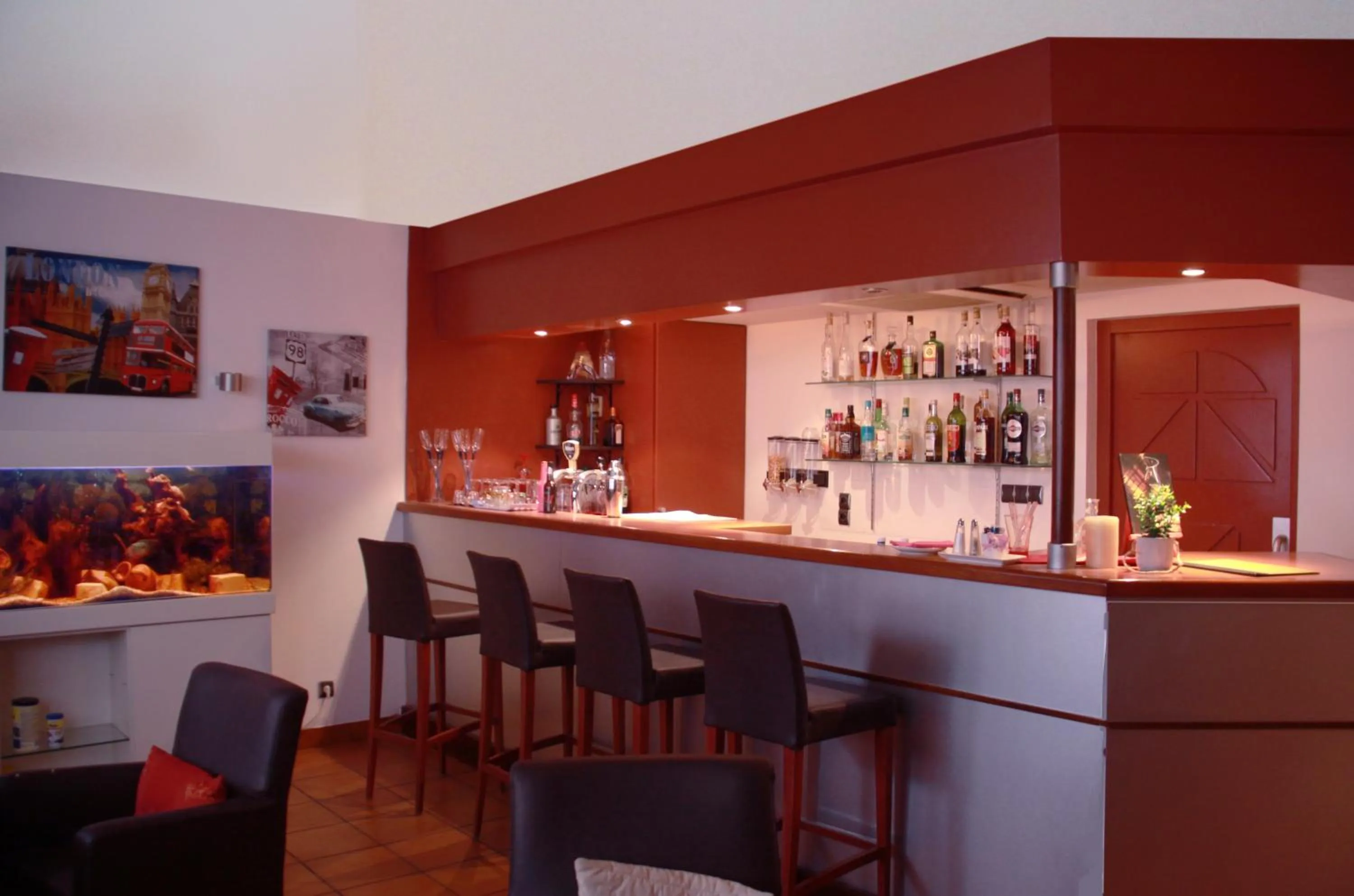 Lounge or bar in L'EMBLEME - BOUTIQUE HOTEL